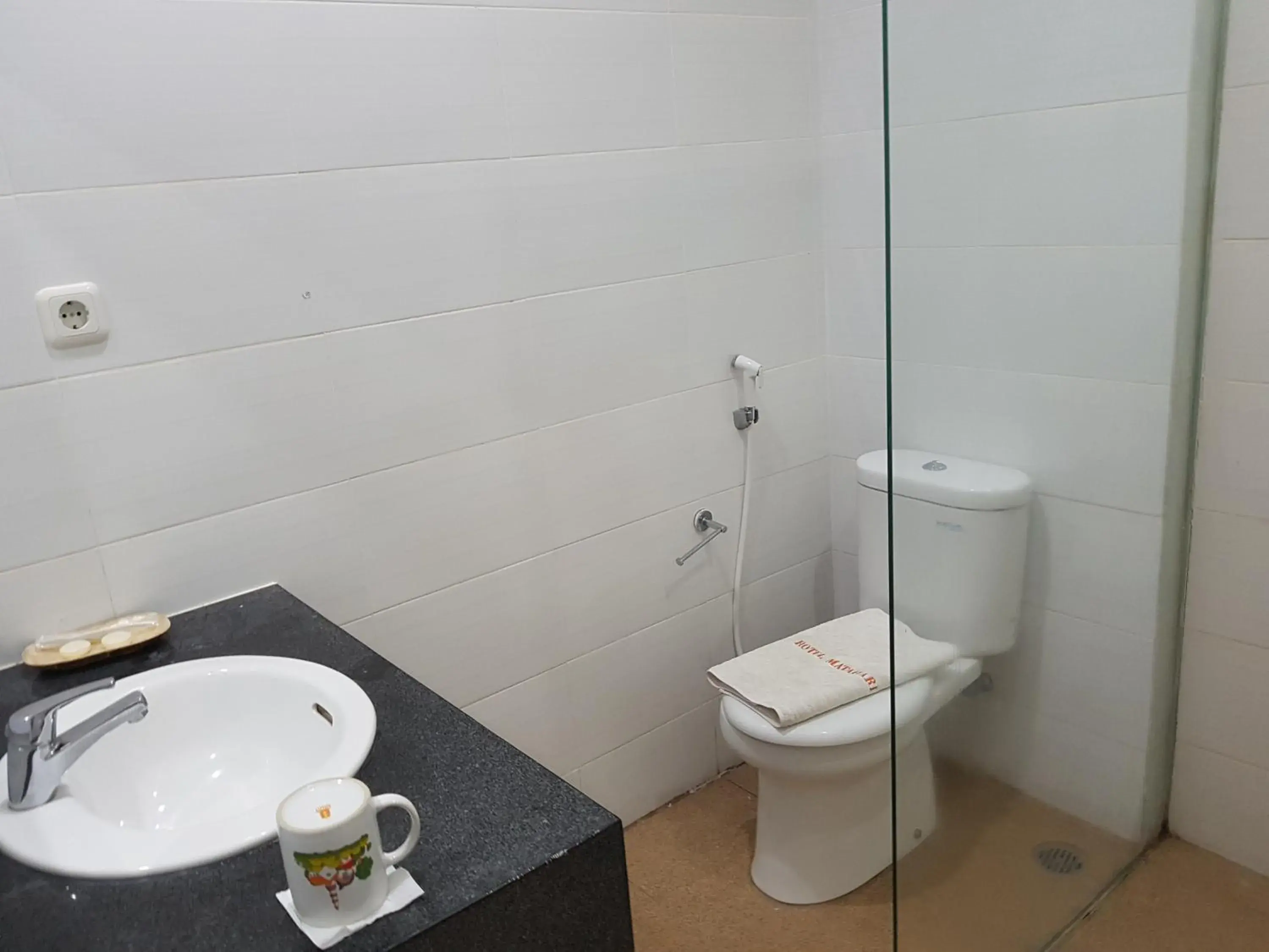 Toilet, Bathroom in Matahari Hotel