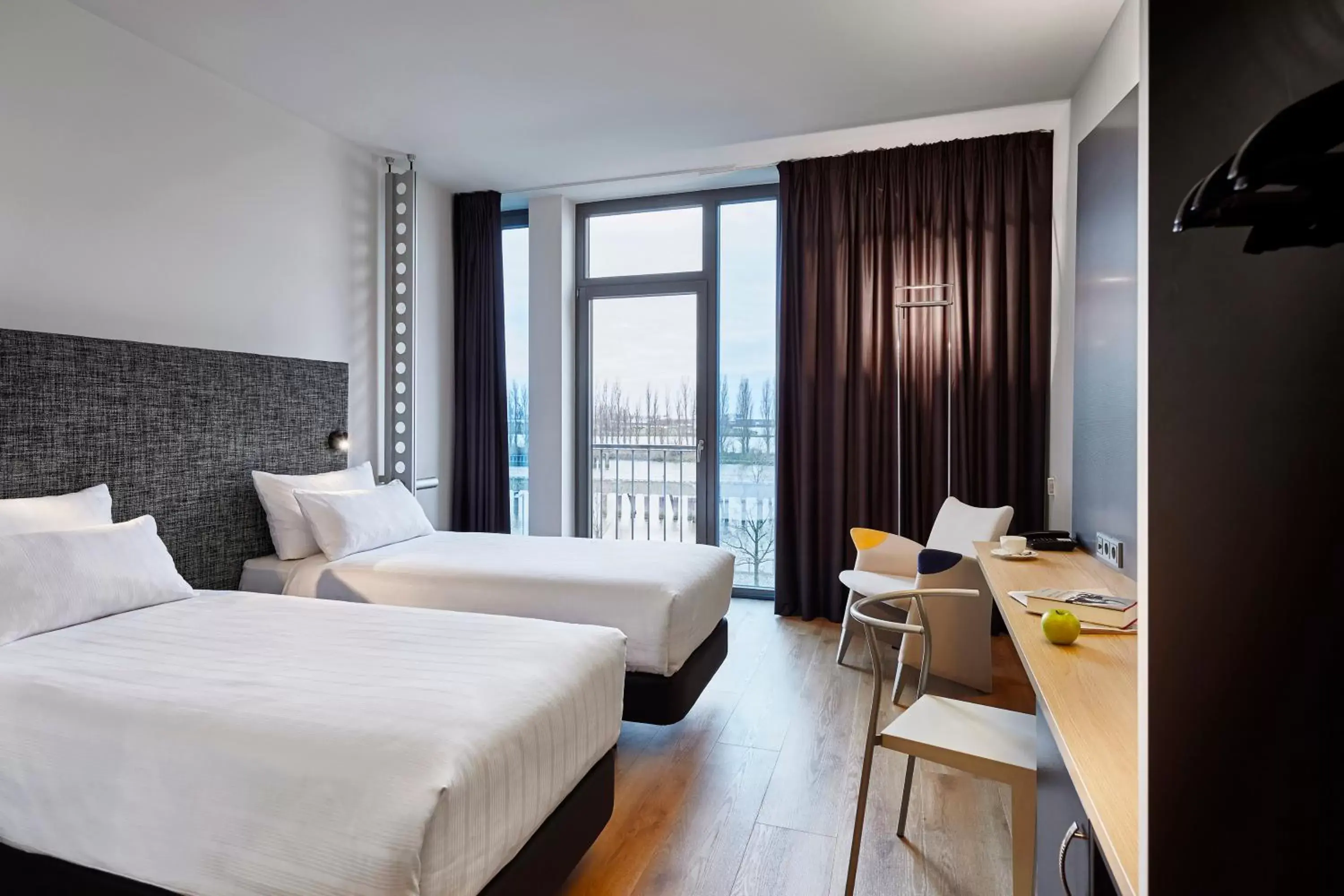 Photo of the whole room in INNSiDE by Meliá Bremen