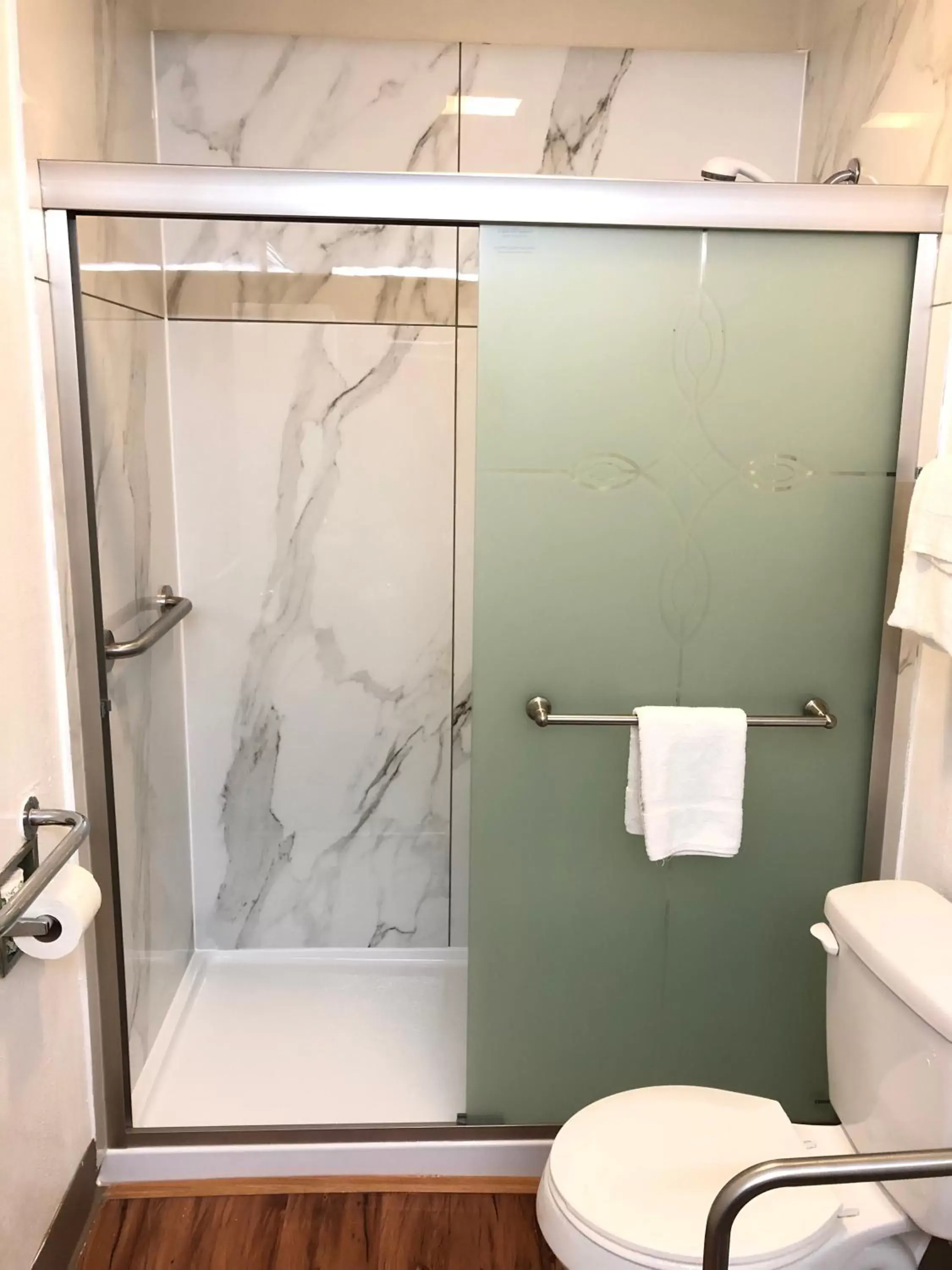 Shower, Bathroom in Motel 6-Parkersburg, WV