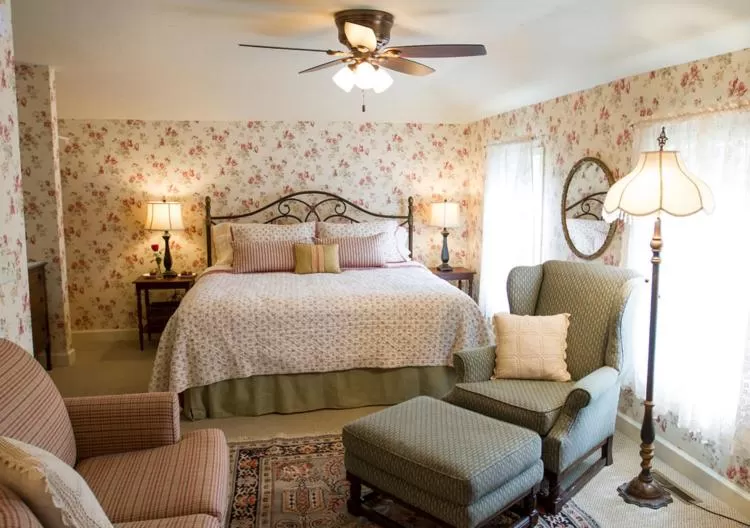 King Suite with Spa Bath in The Foxglove Inn