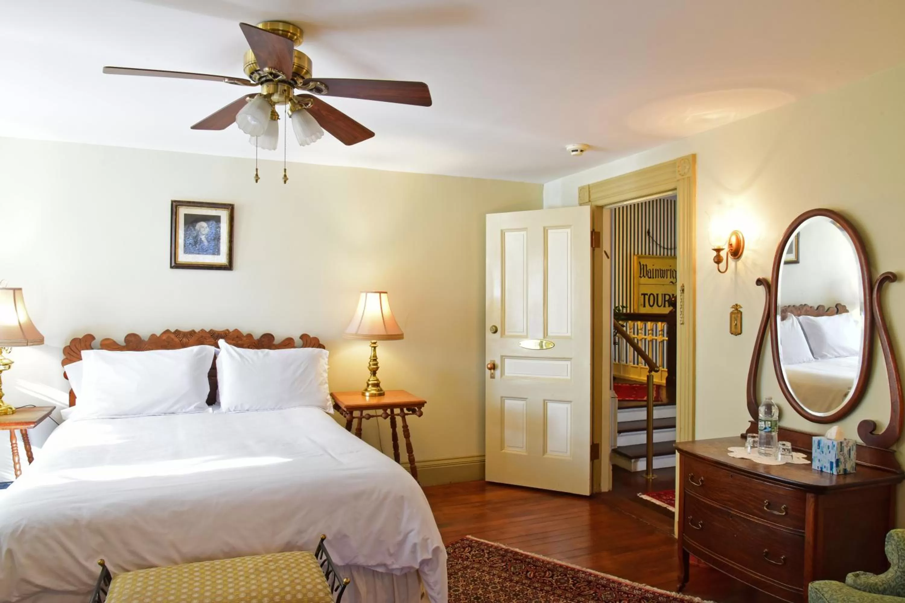 Bedroom, Bed in Wainwright Inn