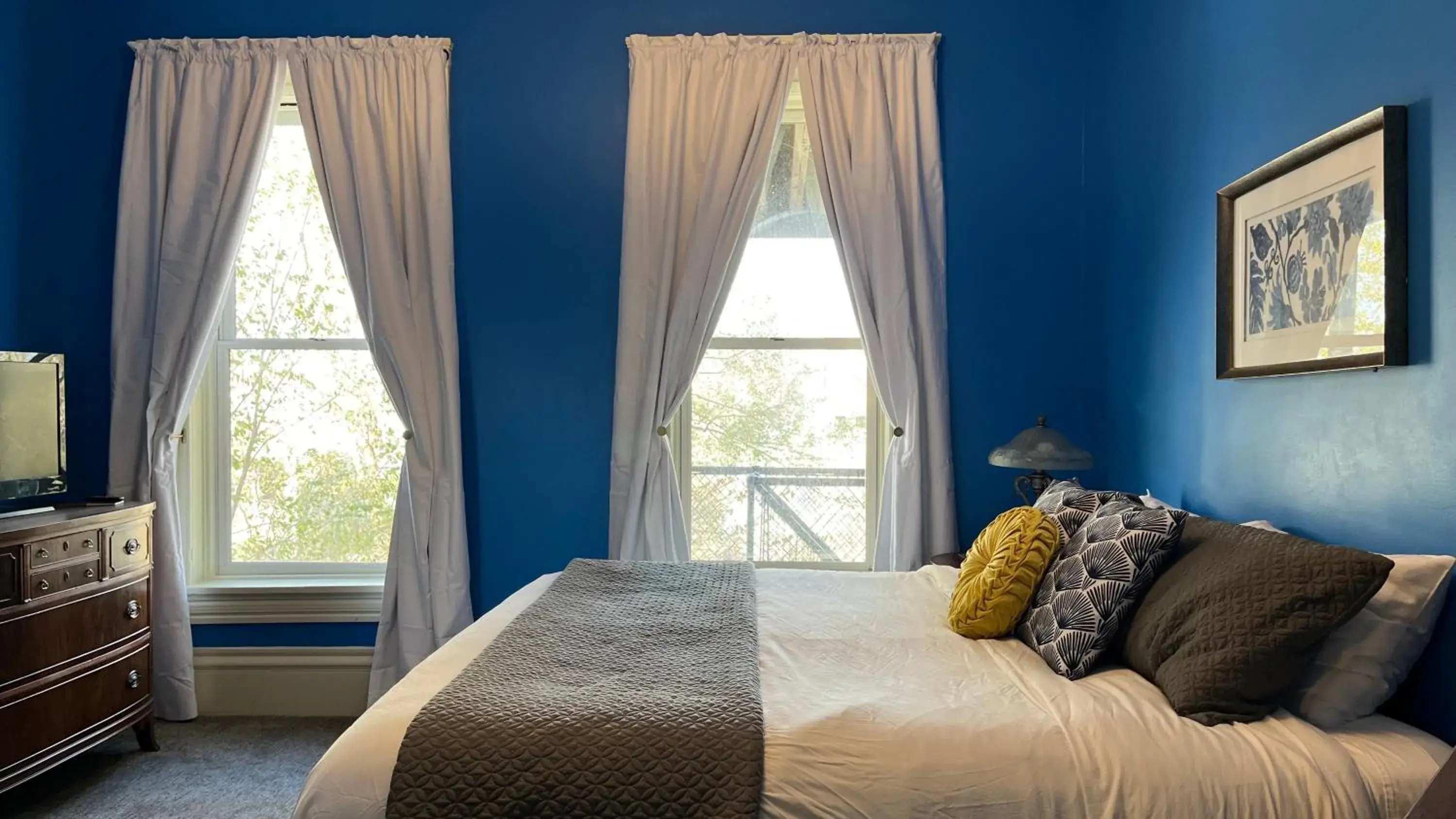 Bed in Stone Gables Inn