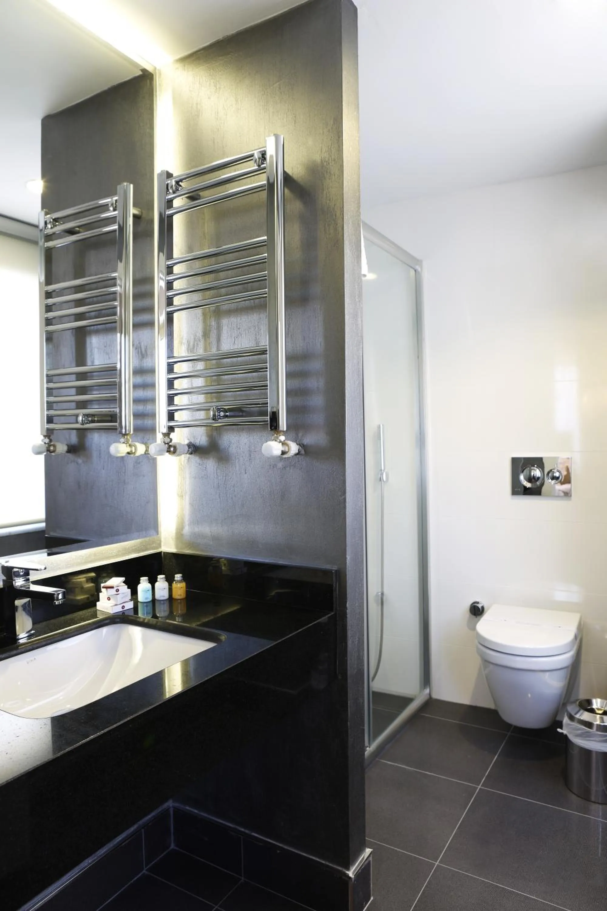 Shower in Taximtown Hotel