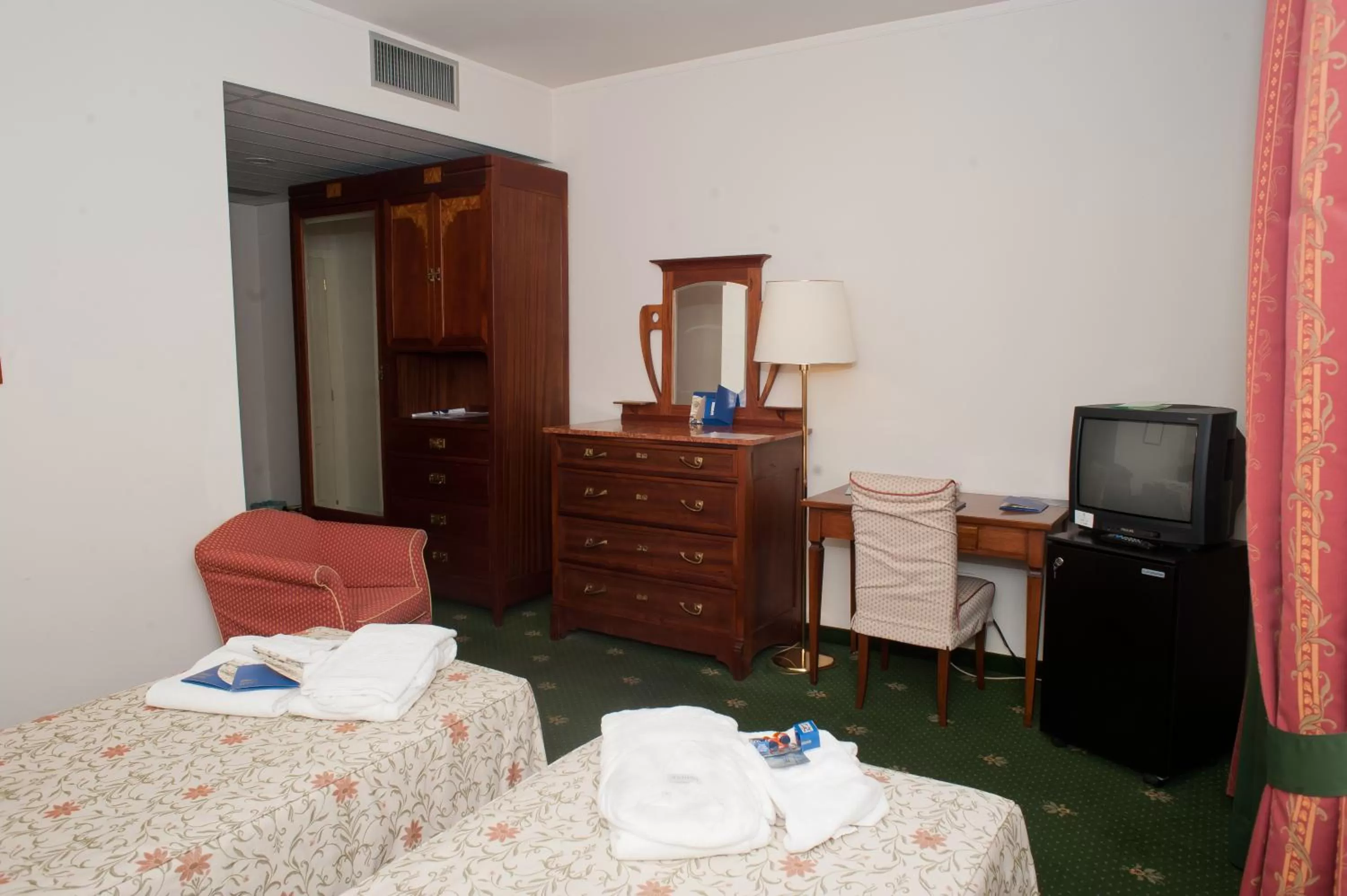 Photo of the whole room, TV/Entertainment Center in Hotel Candiani