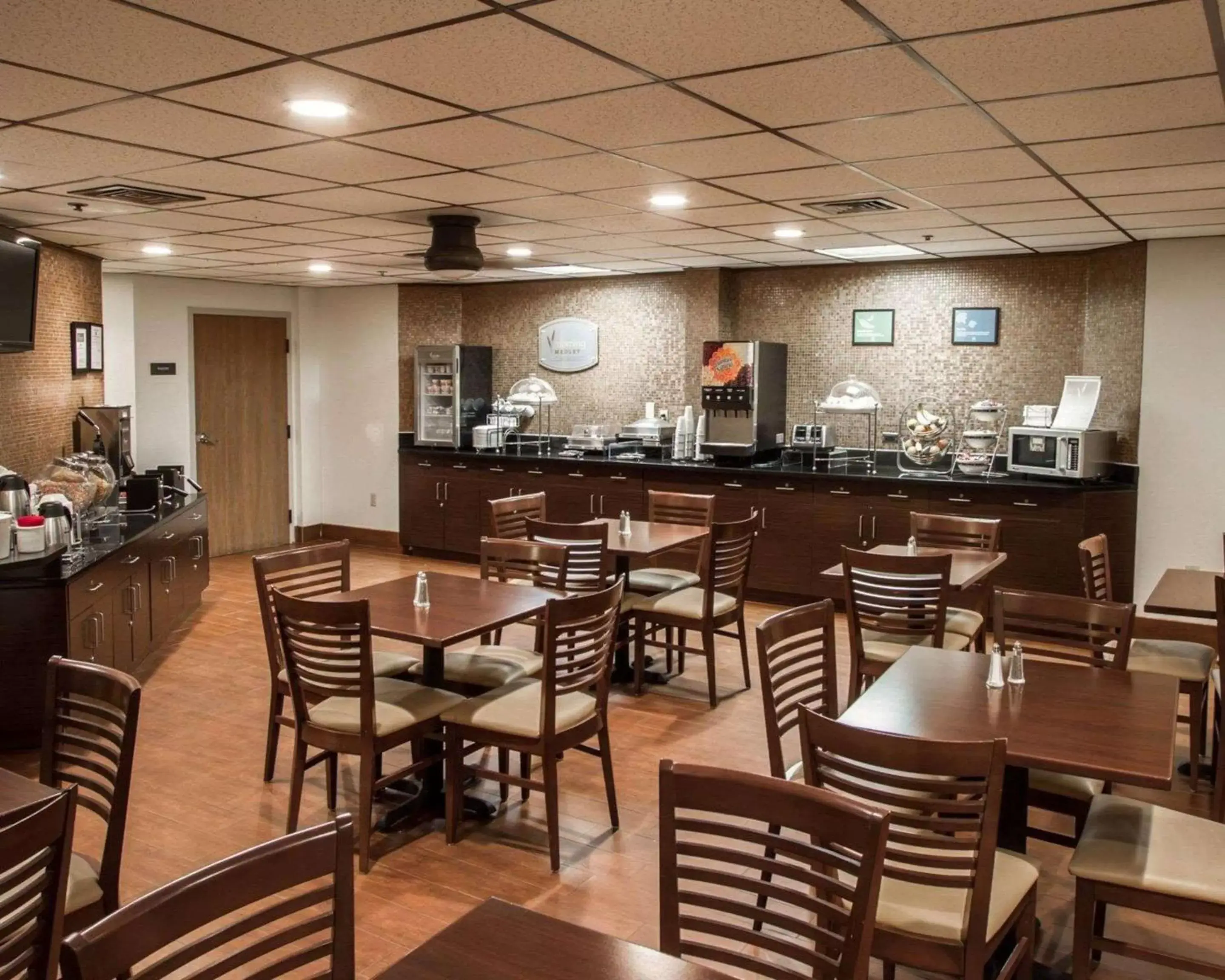 Restaurant/Places to Eat in Sleep Inn & Suites Buffalo Airport Cheektowaga