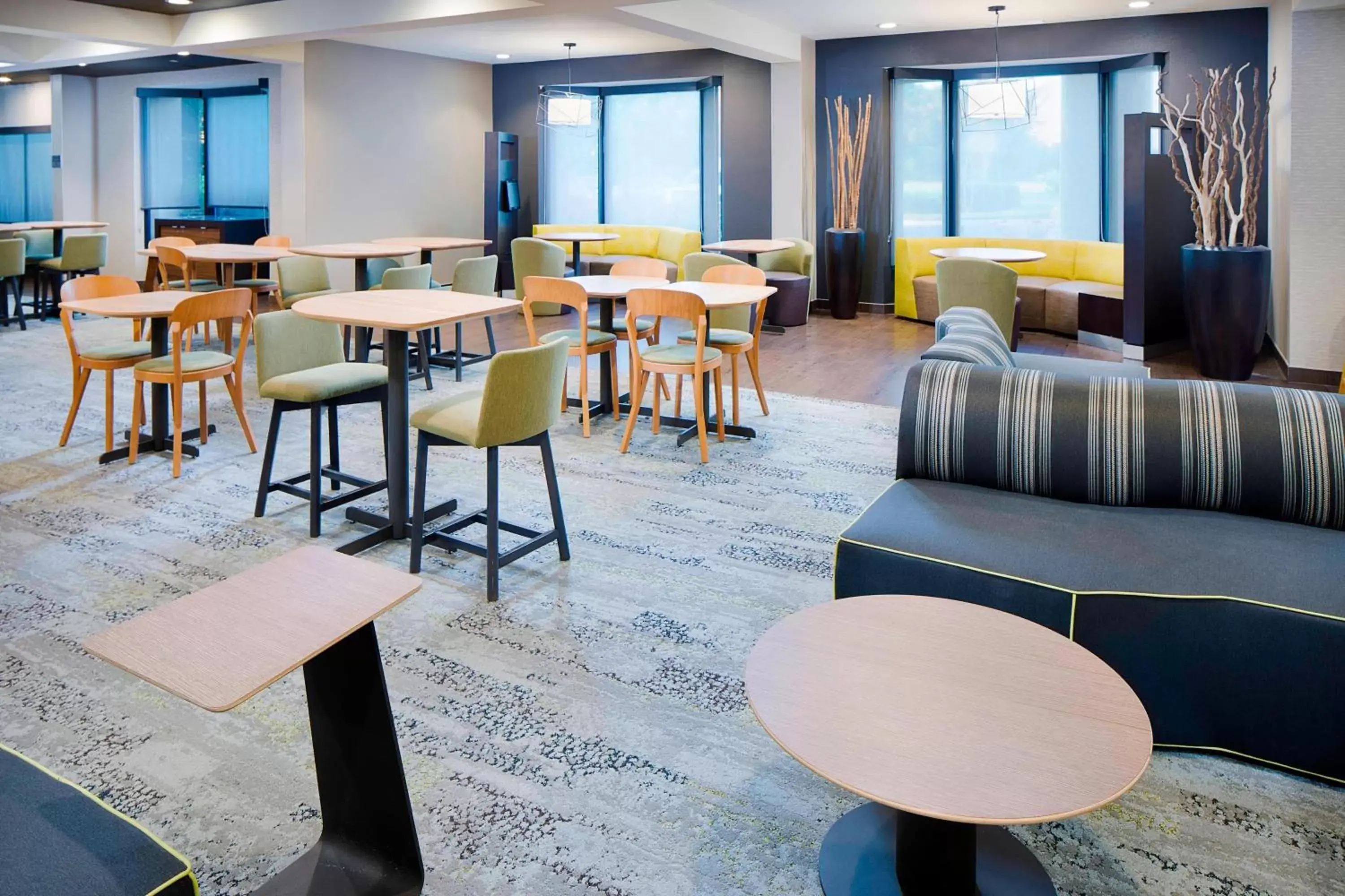 Restaurant/places to eat, Lounge/Bar in Courtyard by Marriott Richmond Airport