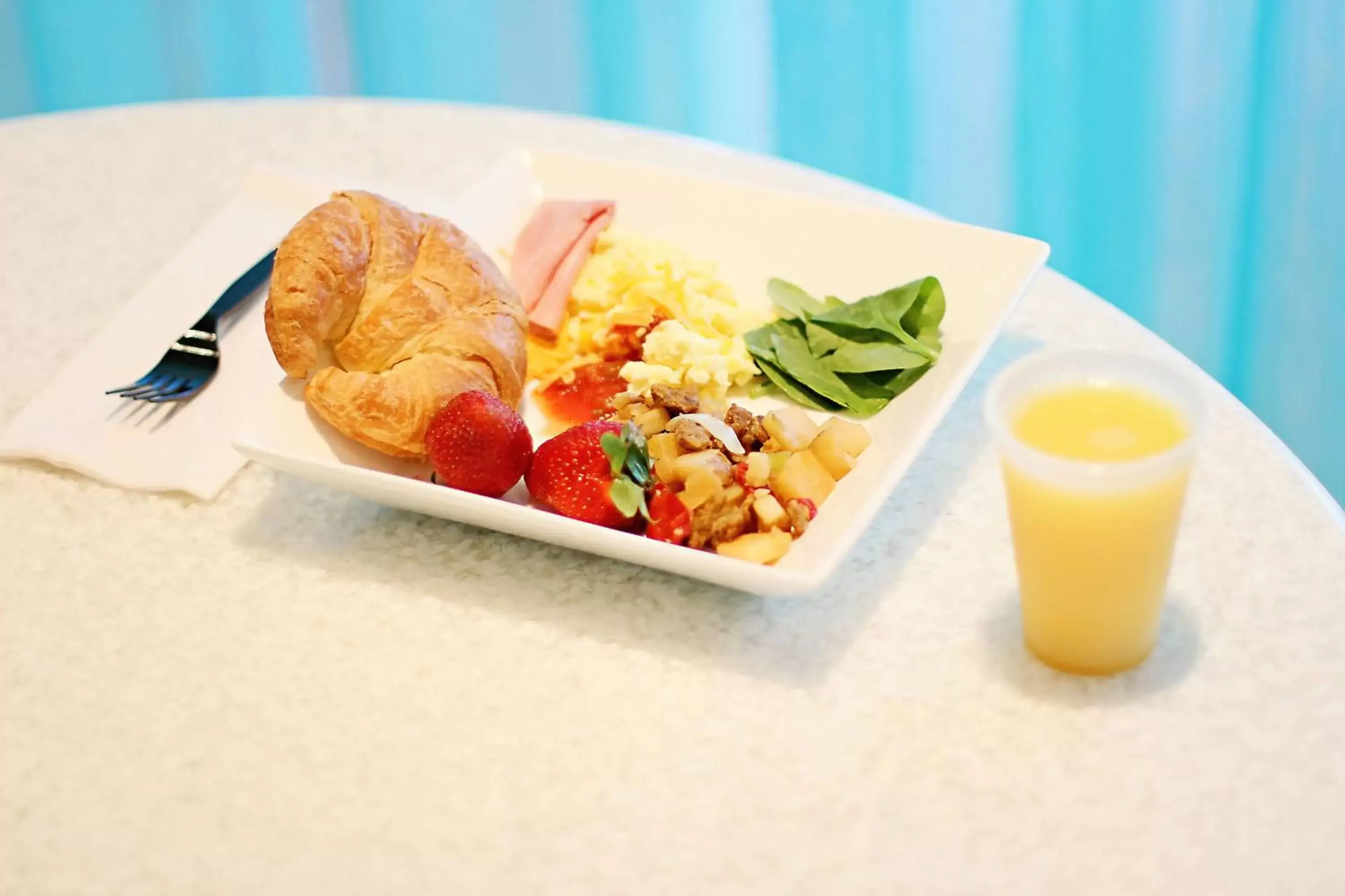 Breakfast, Food in SpringHill Suites by Marriott Cincinnati Midtown