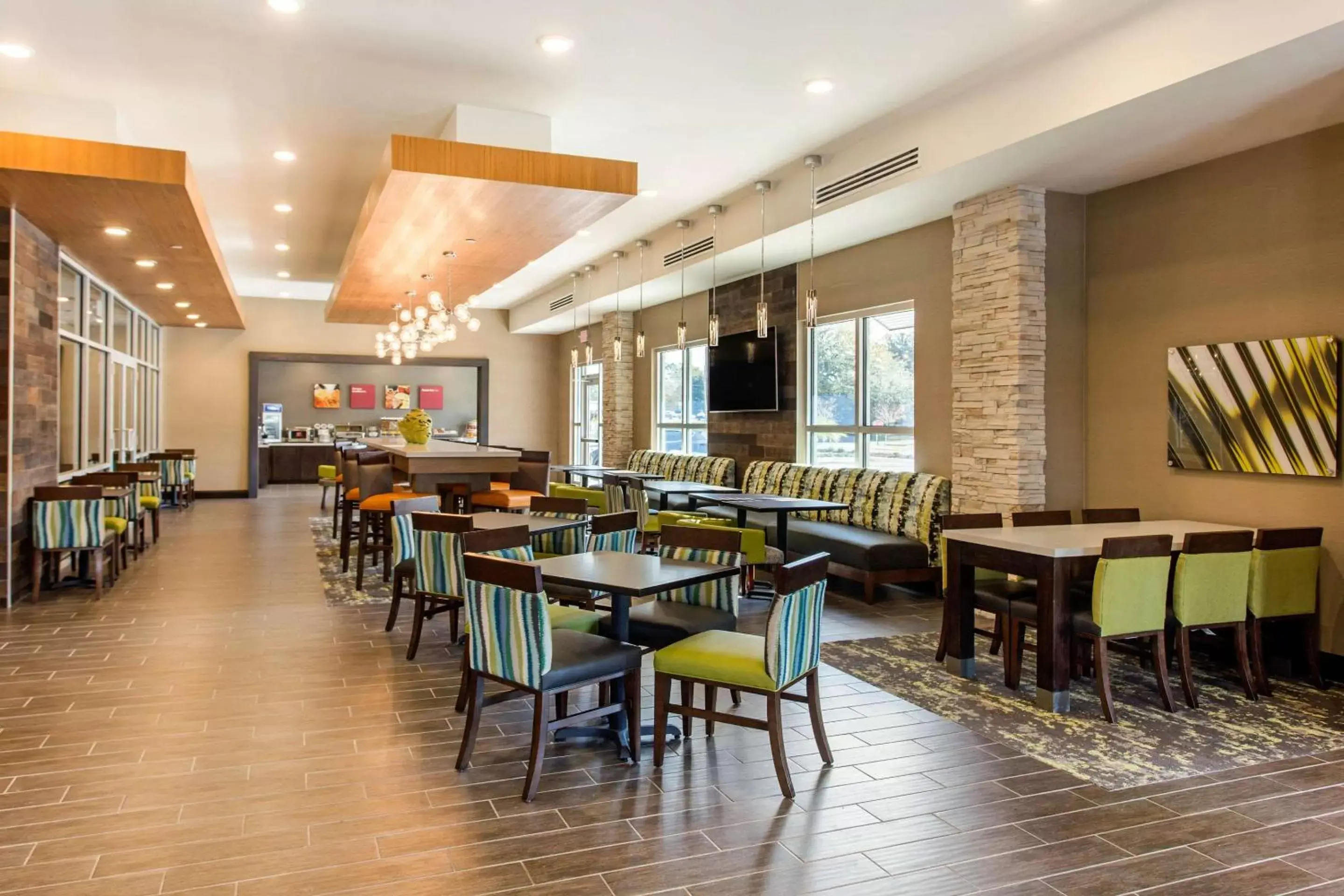 Restaurant/Places to Eat in Comfort Suites North Charleston - Ashley Phosphate