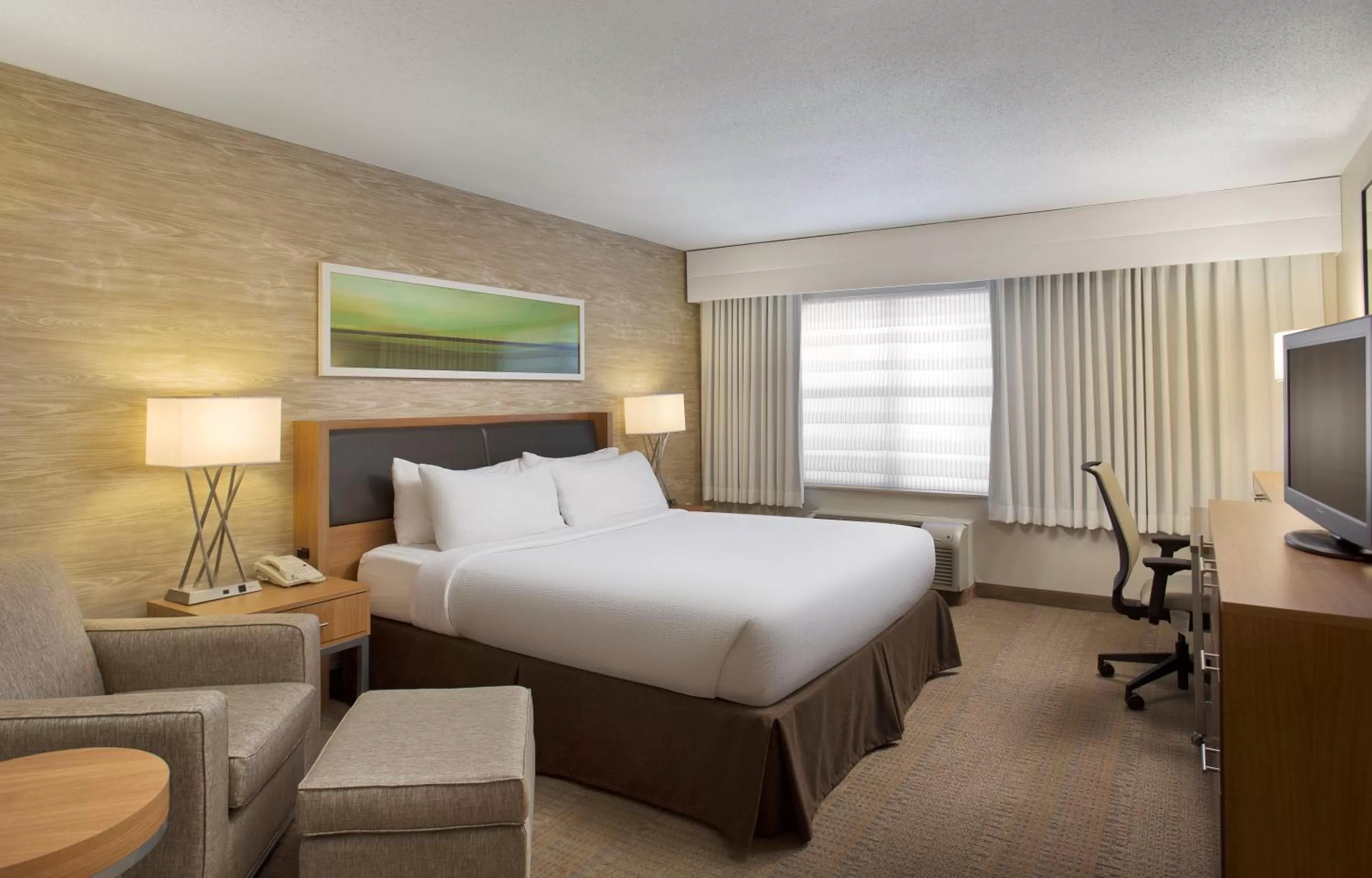 Photo of the whole room, Bed in Holiday Inn Grand Rapids-Airport by IHG