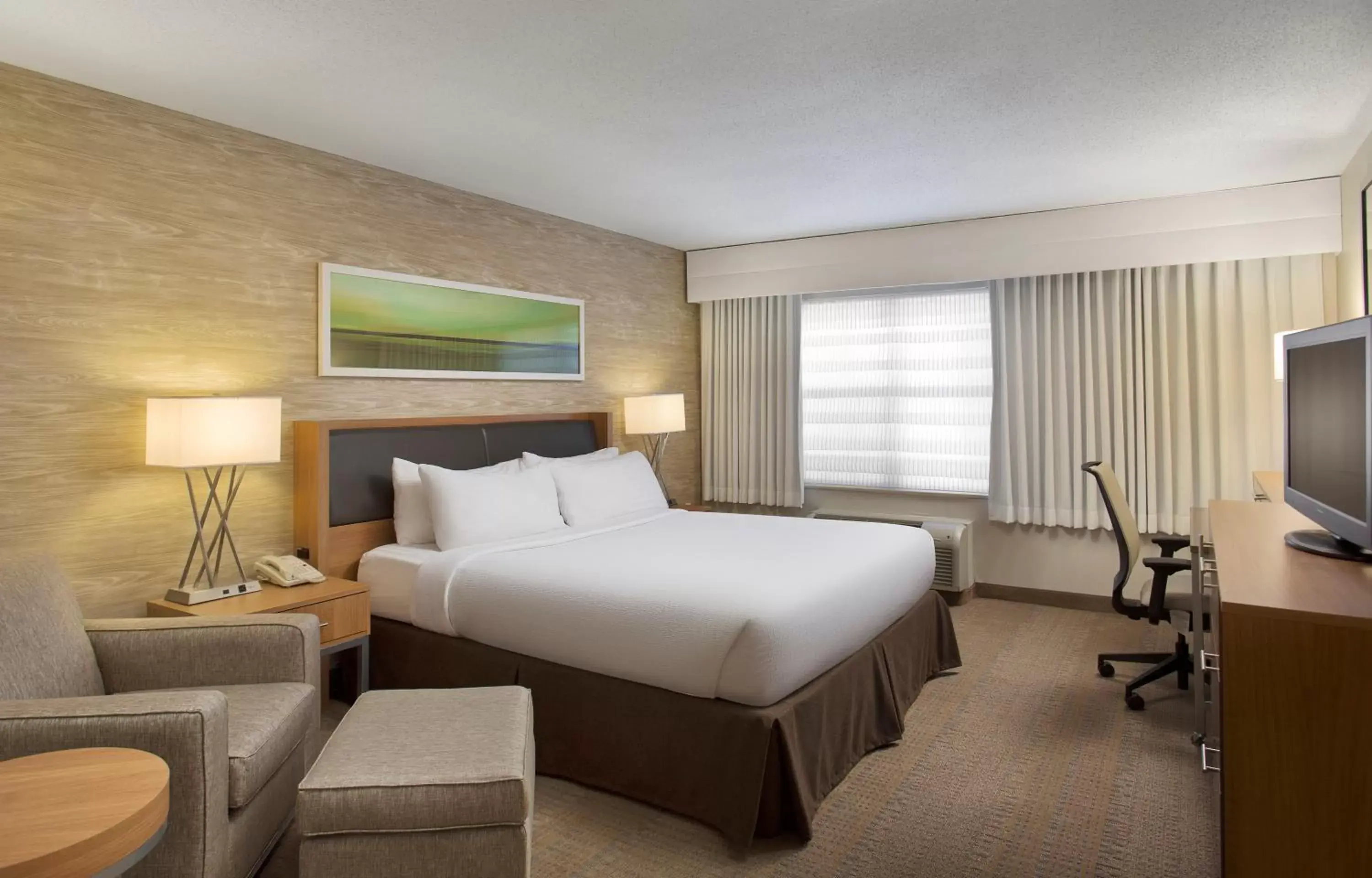 Photo of the whole room, Bed in Holiday Inn Grand Rapids-Airport, an IHG Hotel