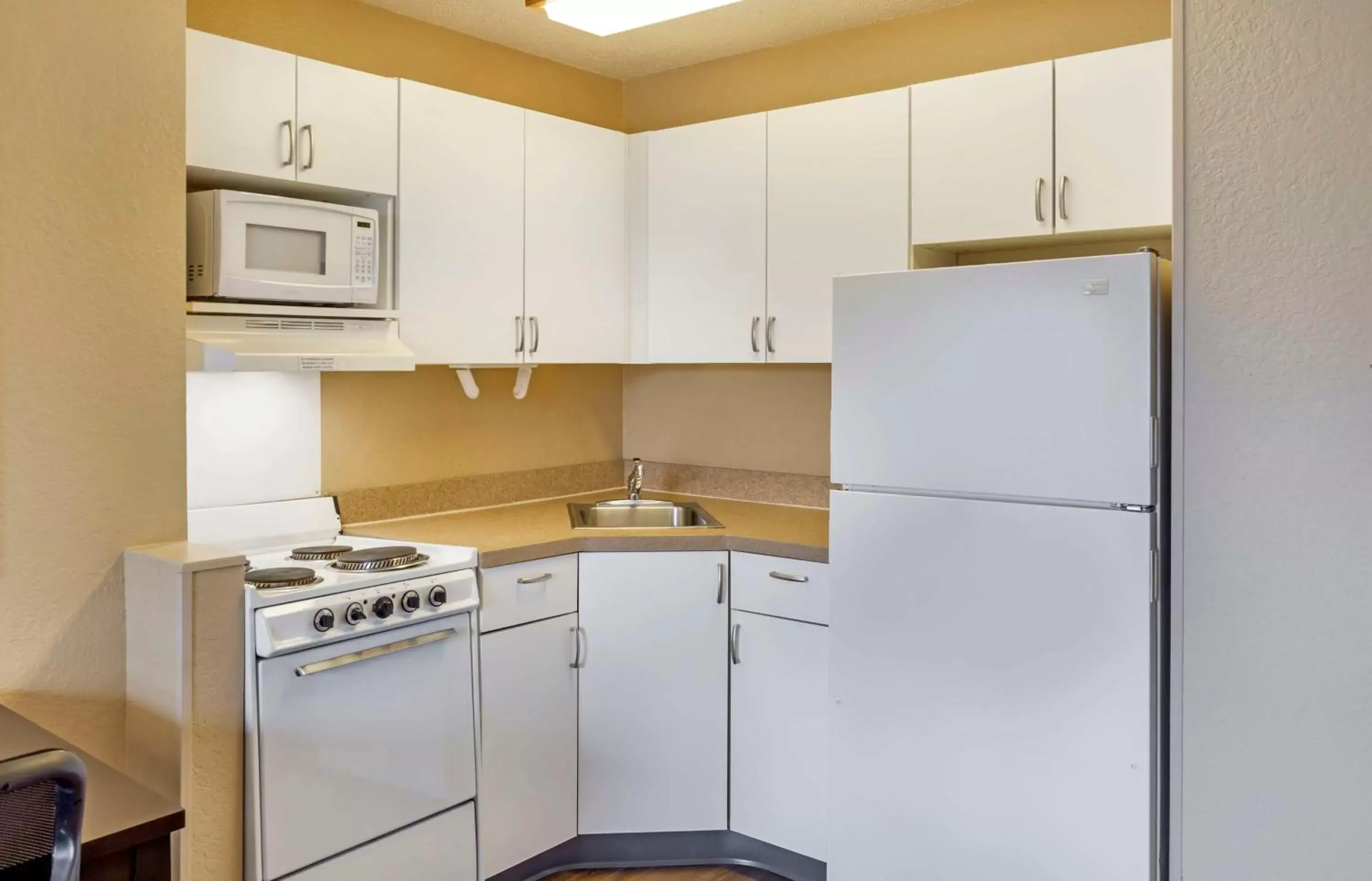 Bedroom, Kitchen/Kitchenette in Extended Stay America Suites - Seattle - Everett - Silverlake