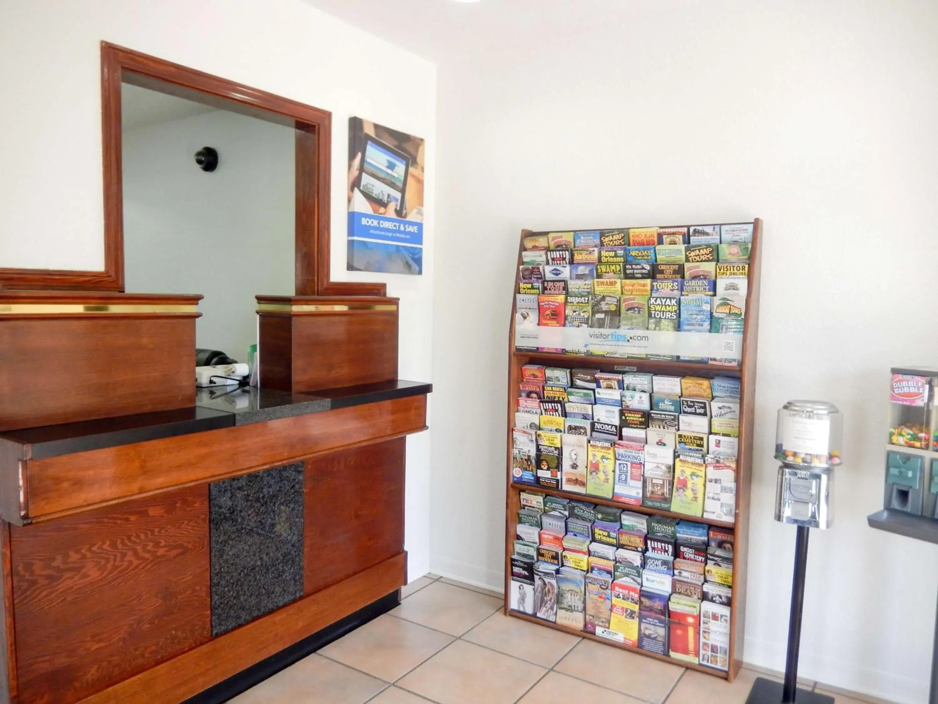 Library, Lobby/Reception in Motel 6-Luling, LA