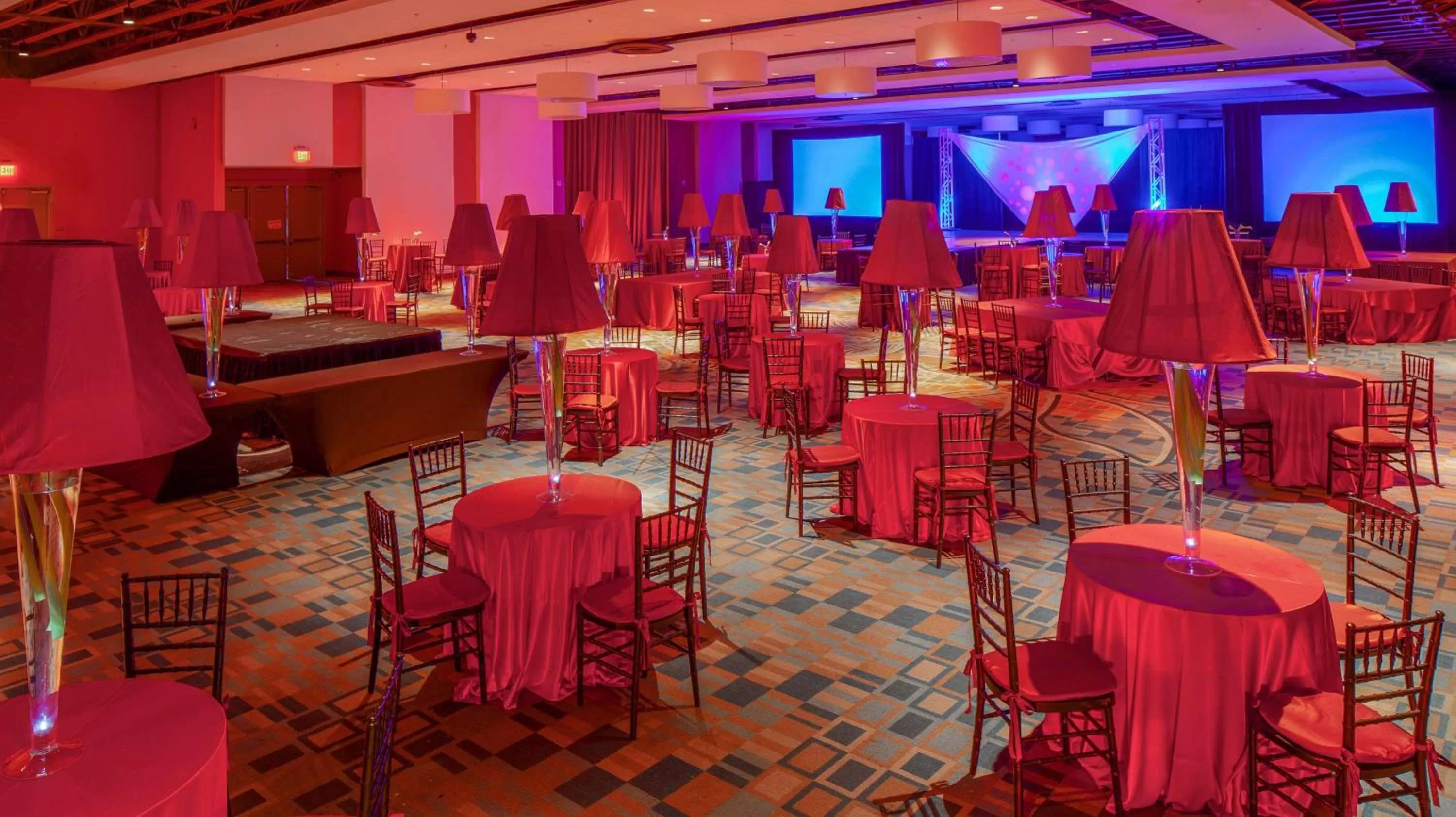 Dining area in DoubleTree by Hilton Hotel Miami Airport & Convention Center