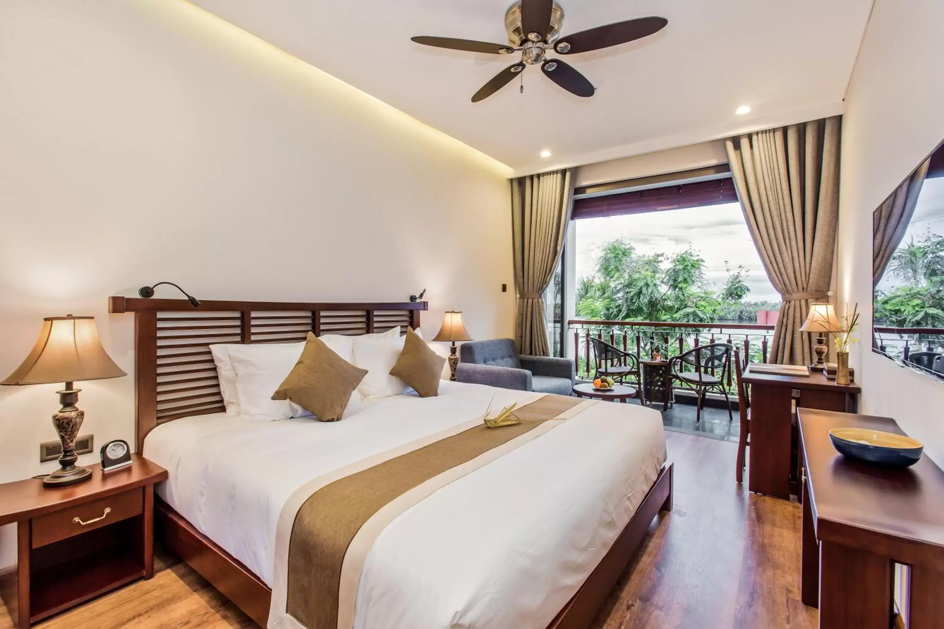 Photo of the whole room in Silk Sense Hoi An River Resort