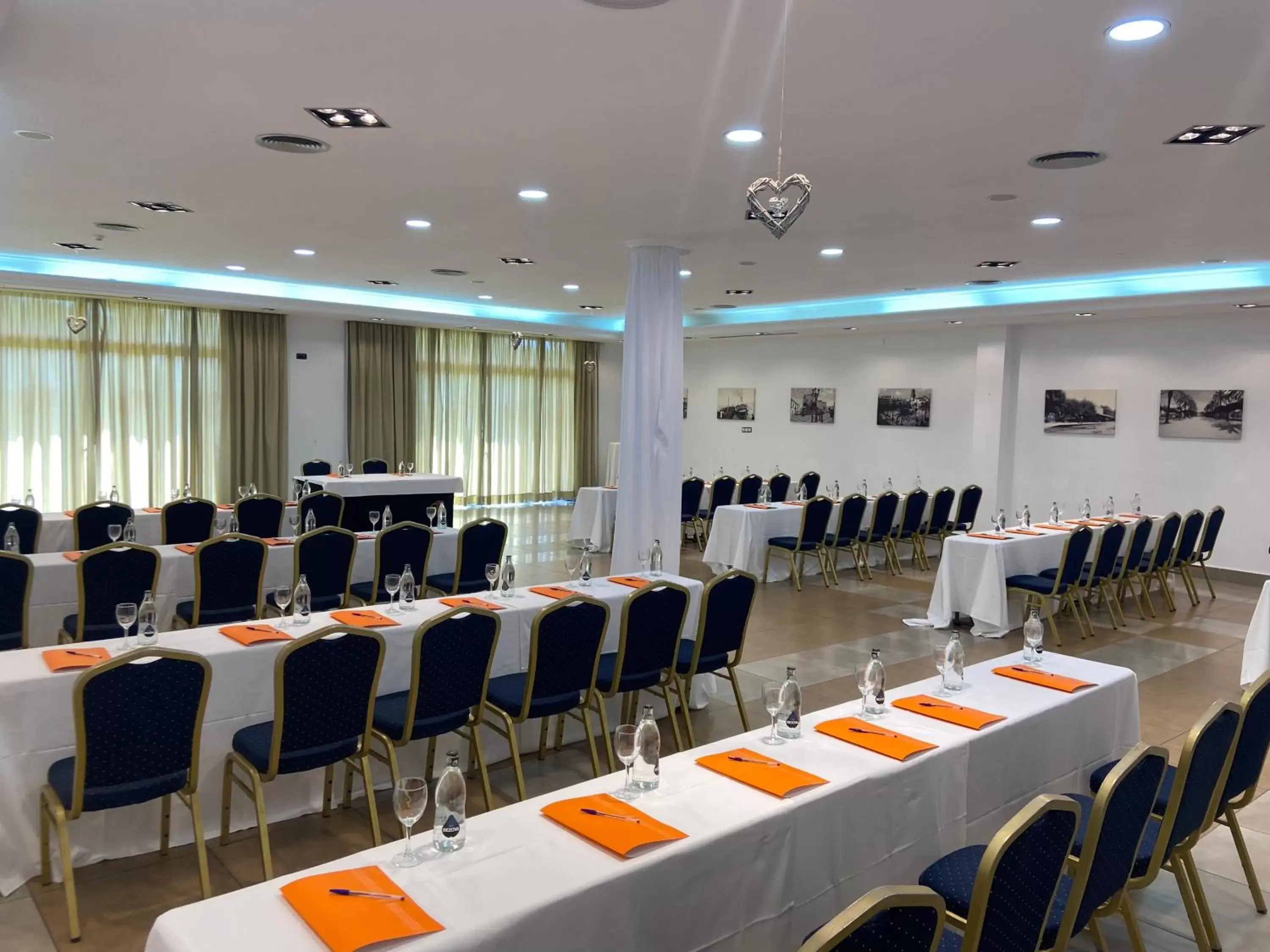 Meeting/conference room in Hotel Montera Plaza