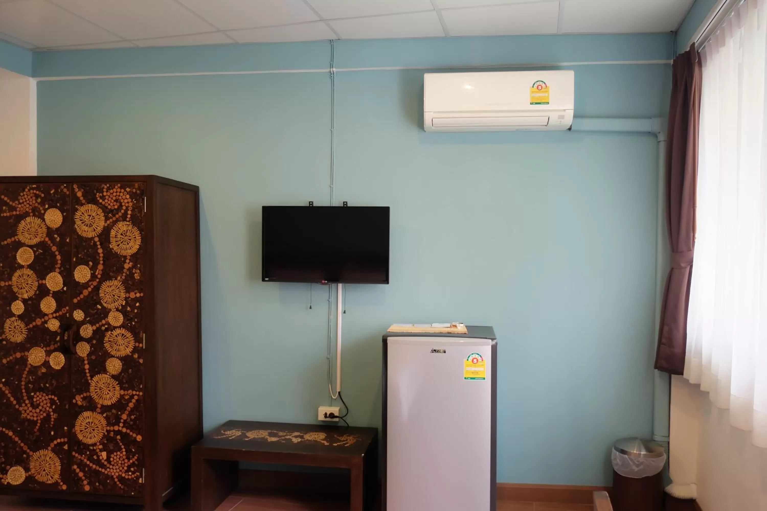 Baan Glang Soi Restaurant & Guesthouse