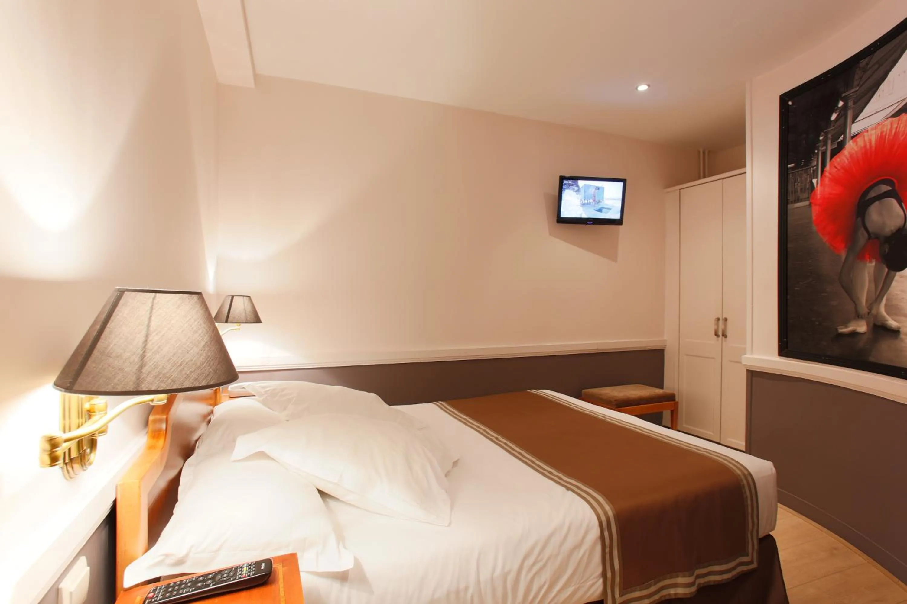 Photo of the whole room, Bed in Hotel Atelier Vavin