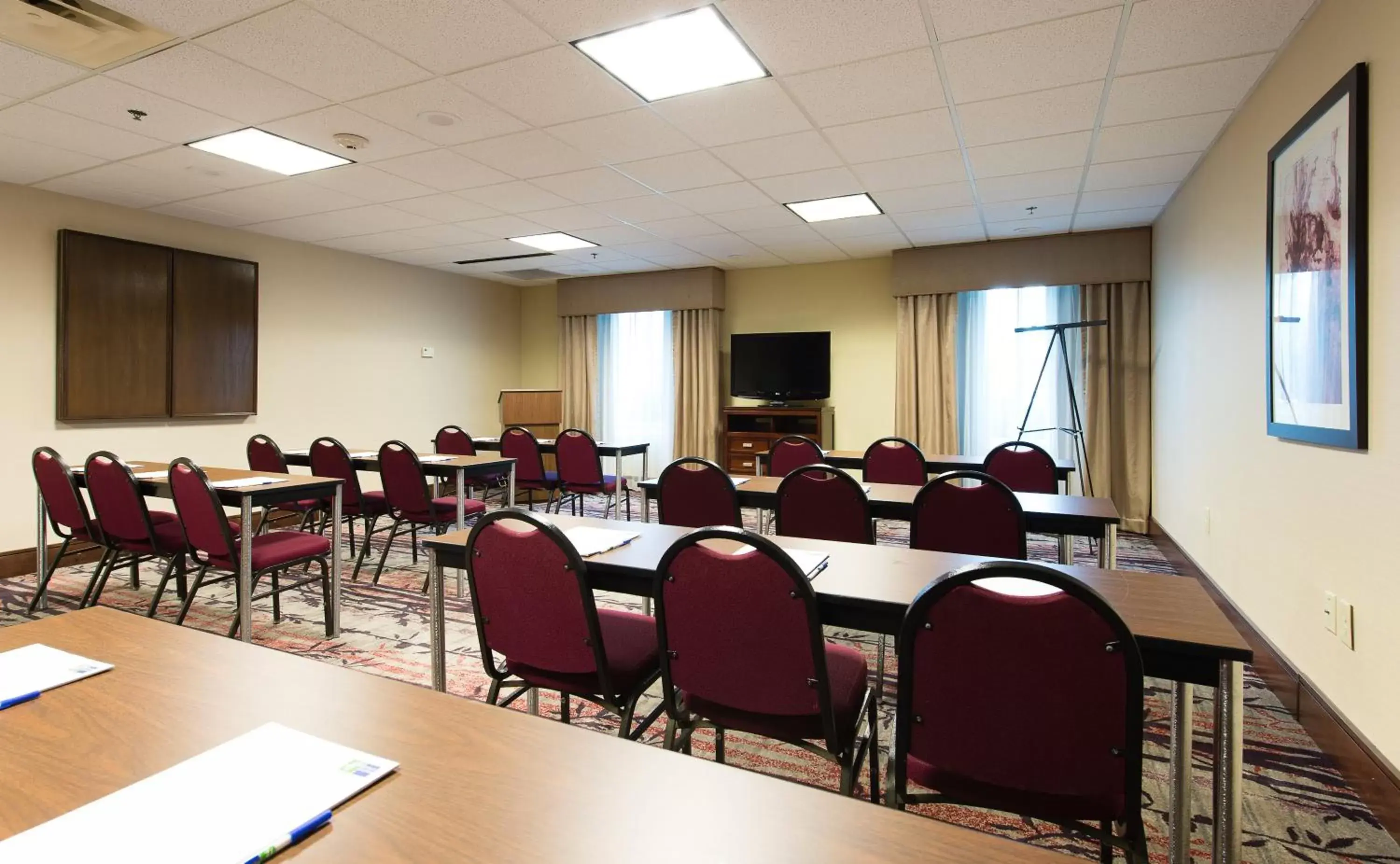 Meeting/conference room in Holiday Inn Express & Suites Walterboro, an IHG Hotel