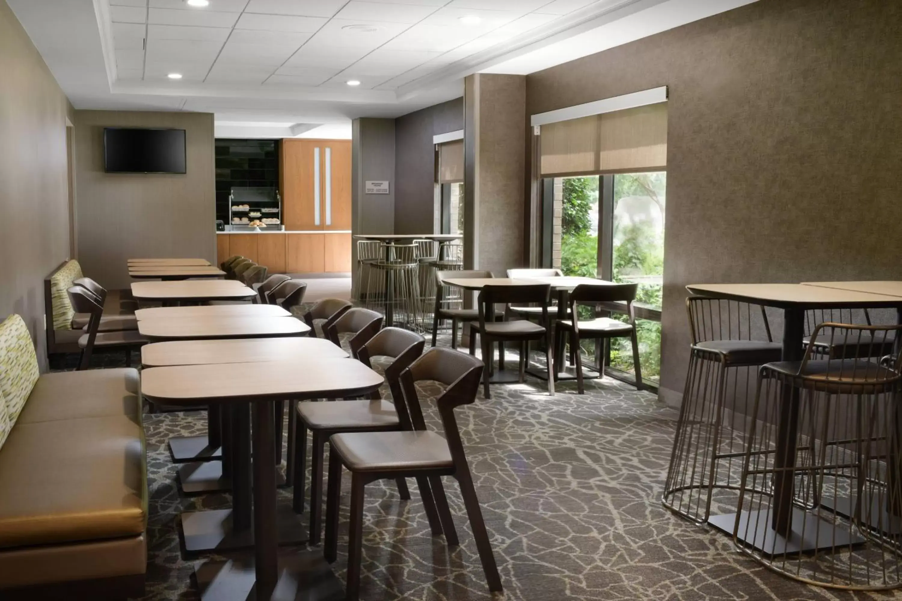 Restaurant/places to eat in SpringHill Suites Dallas Addison/Quorum Drive
