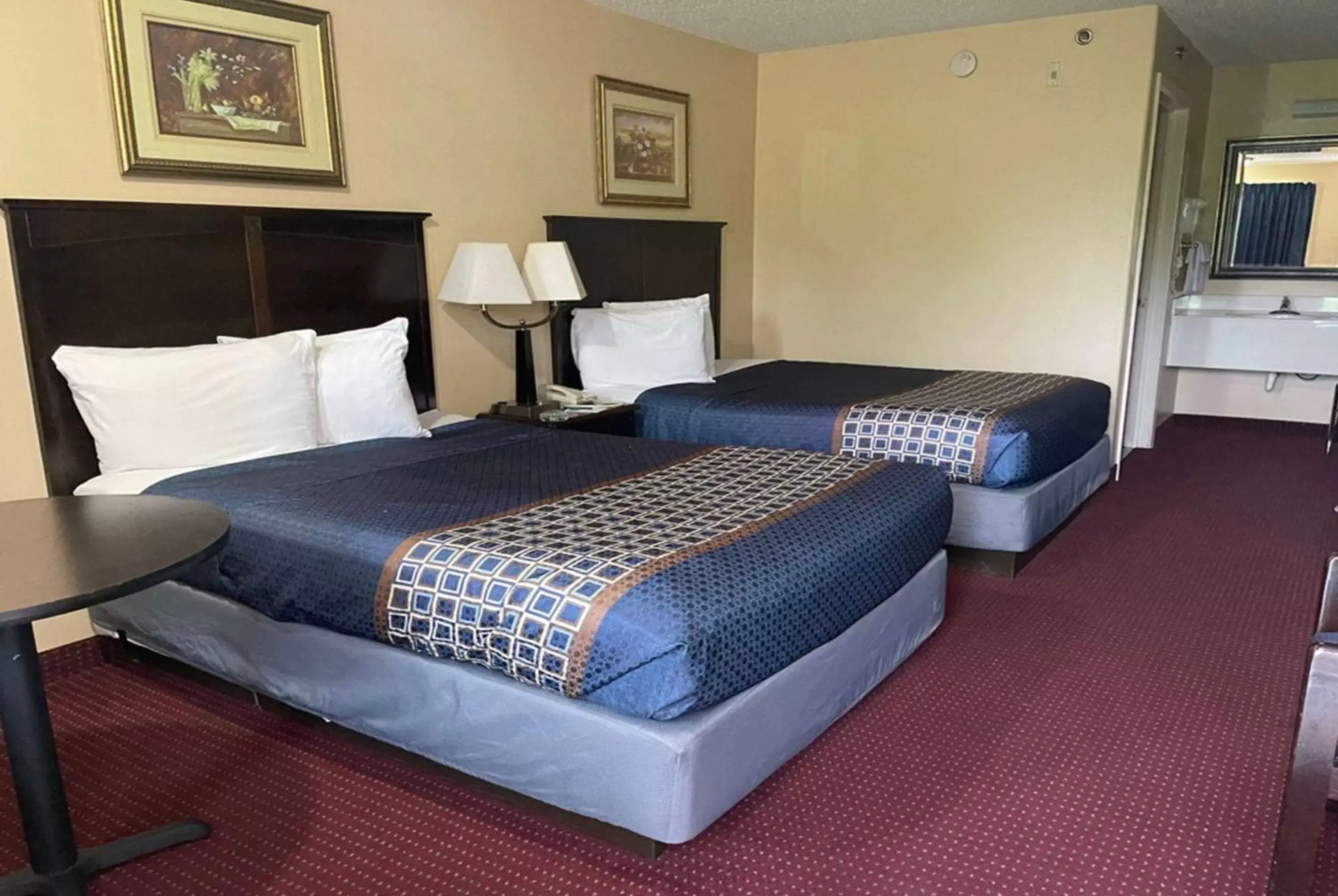 Photo of the whole room, Bed in Carom Inn a Travelodge by Wyndham Denham Springs-Baton Rouge