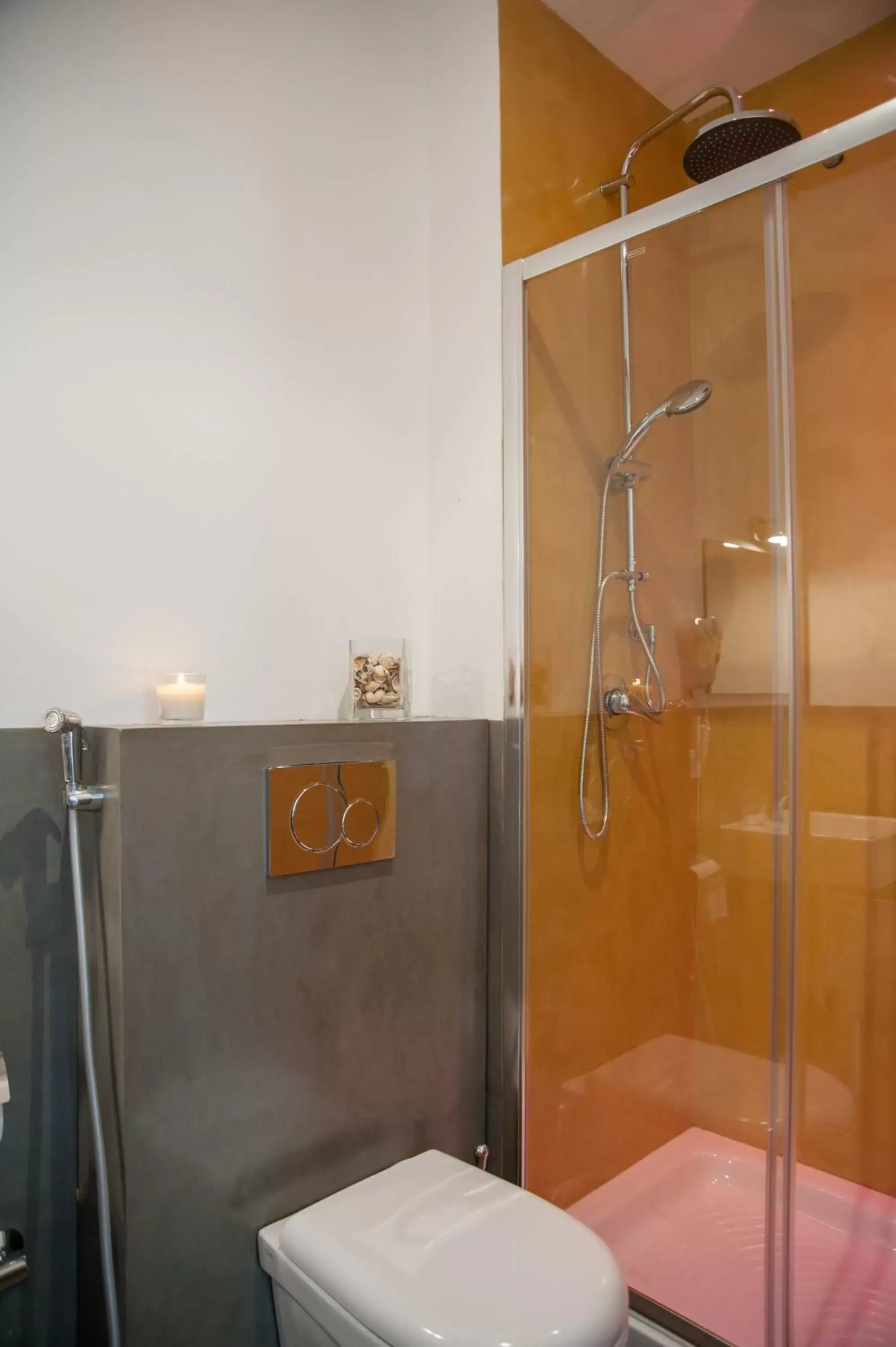 Shower, Bathroom in L'Opera Buffa