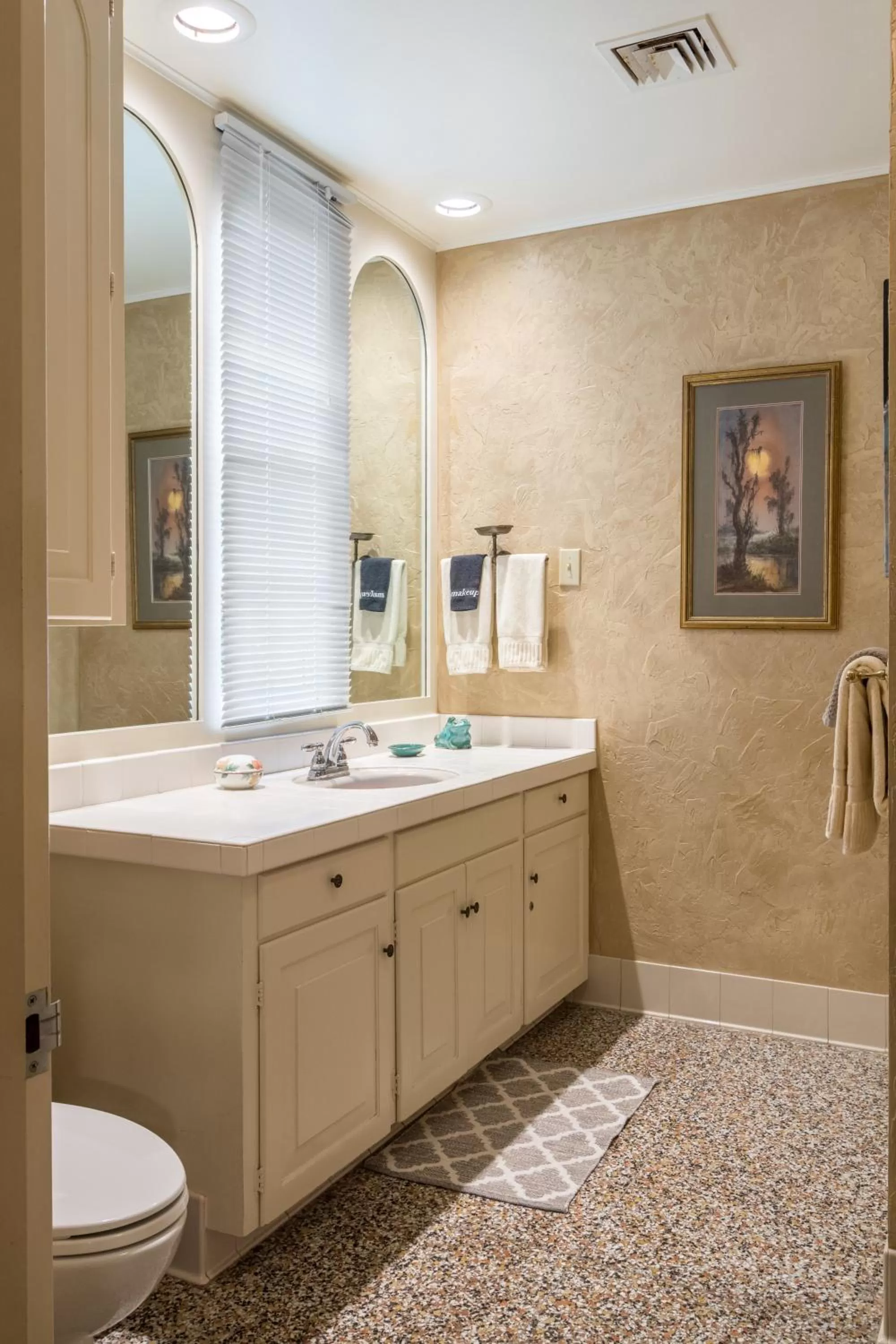 Bathroom in The Stockade Bed and Breakfast
