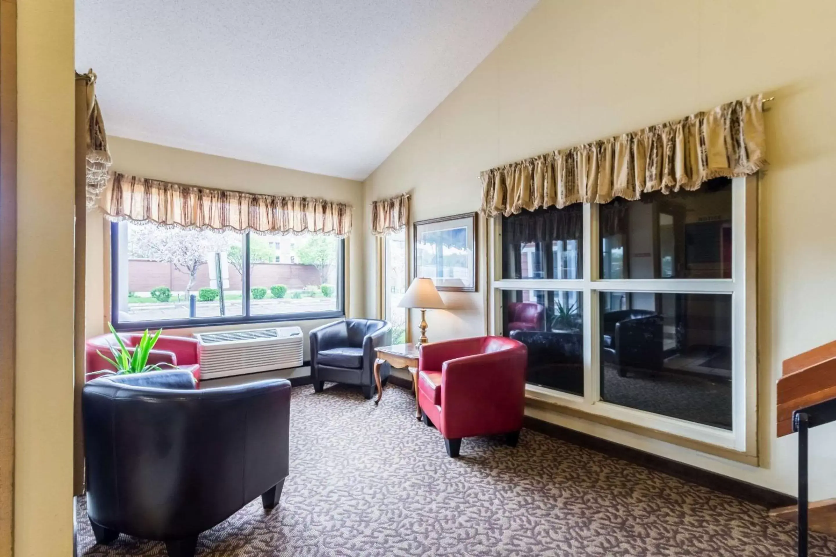 Lobby or reception in Rodeway Inn Red Wing