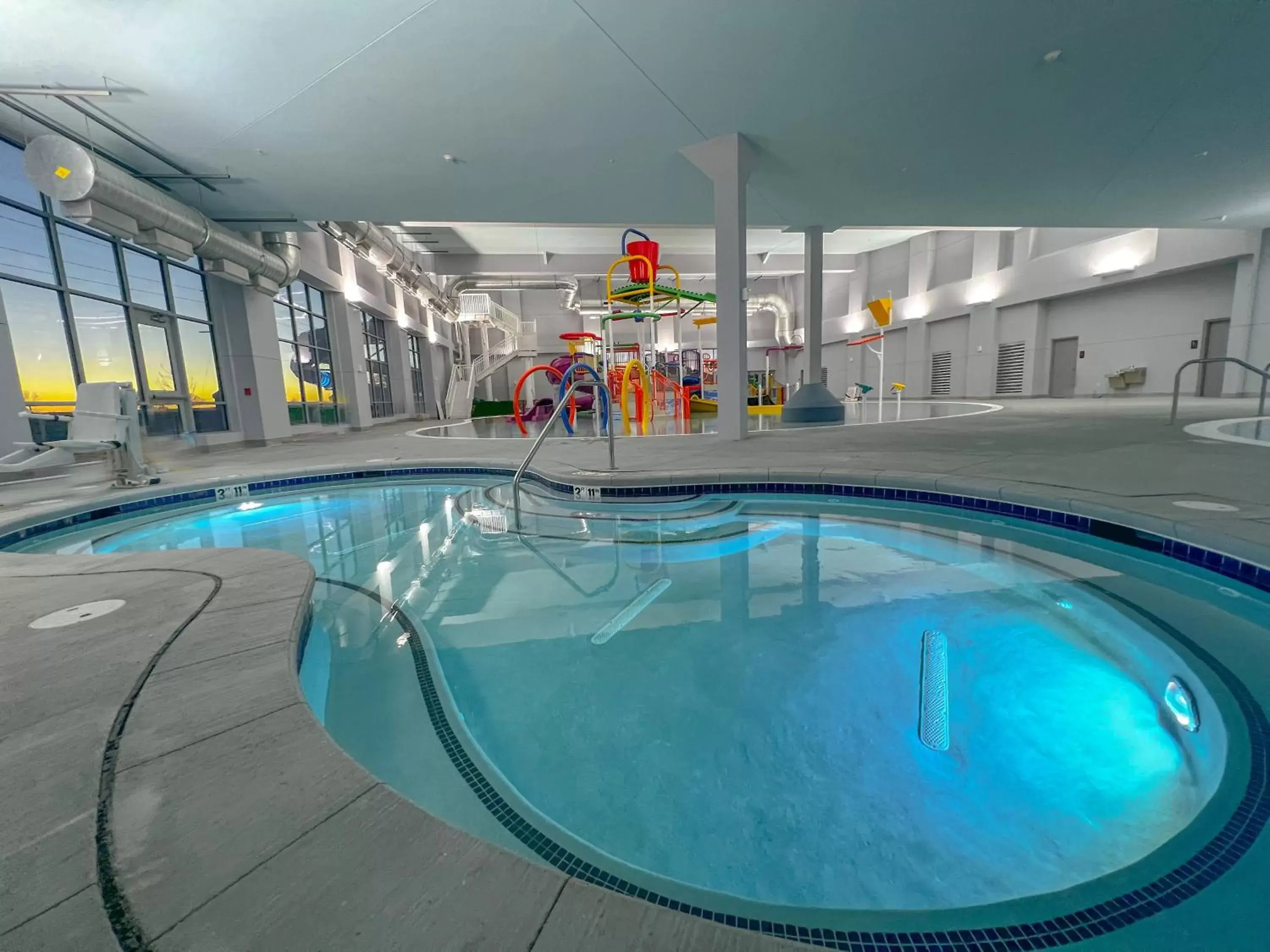 Hot Tub, Swimming Pool in Crowne Plaza - Kearney, an IHG Hotel