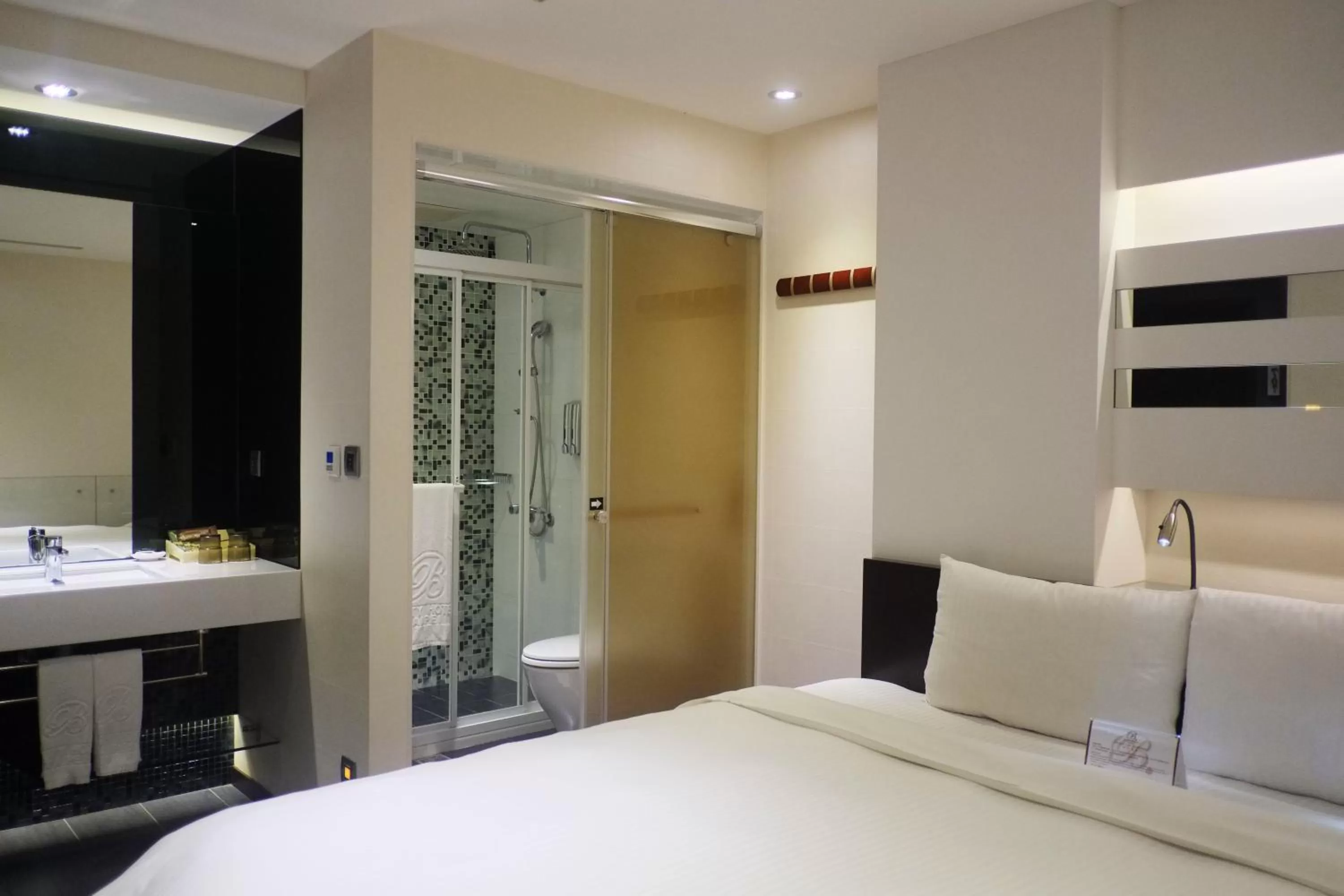 Bed in Beauty Hotels Taipei - Hotel B6