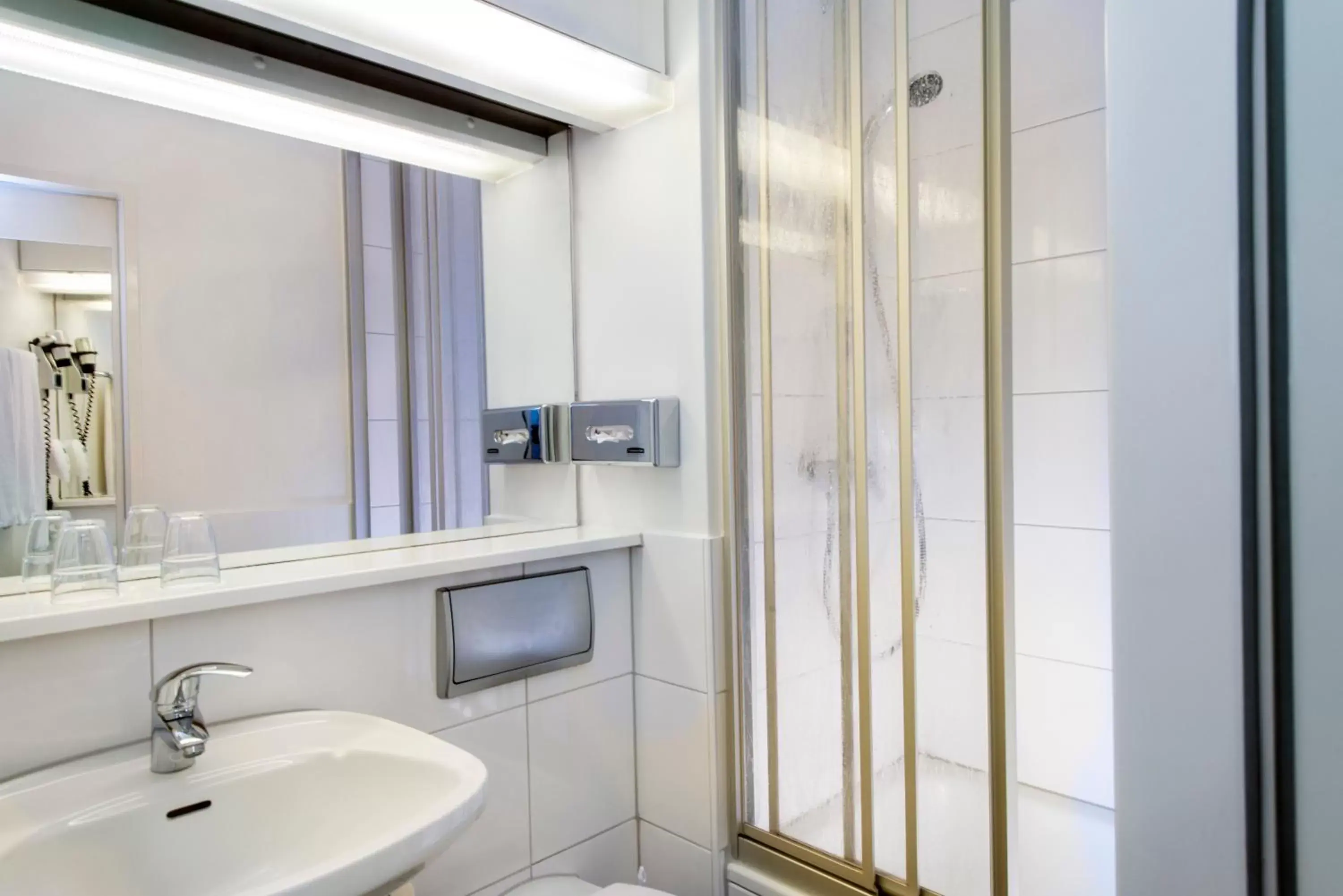 Shower, Bathroom in Good Morning Gelsenkirchen City