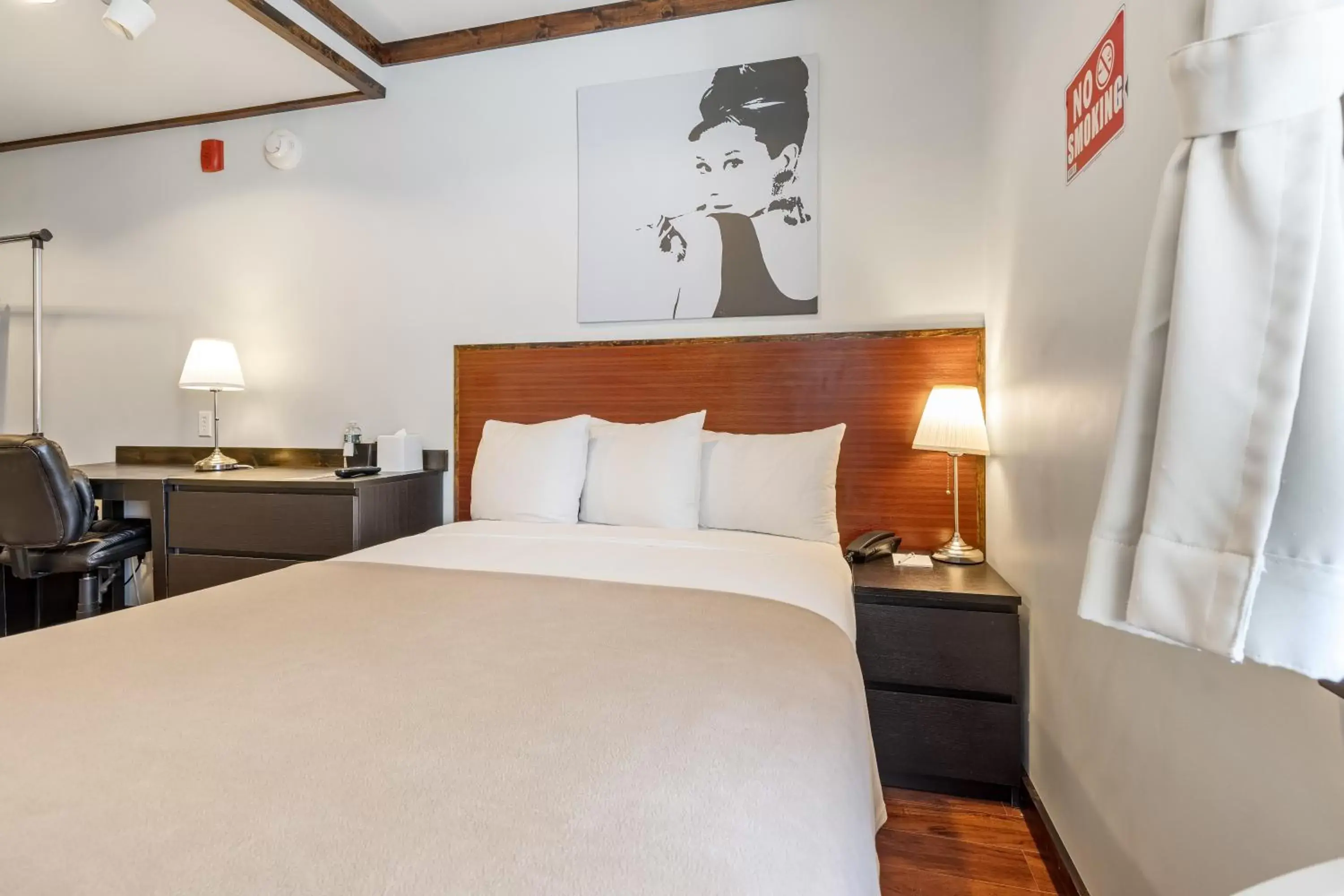 Bed in LIC Hotel Bed in LIC Hotel