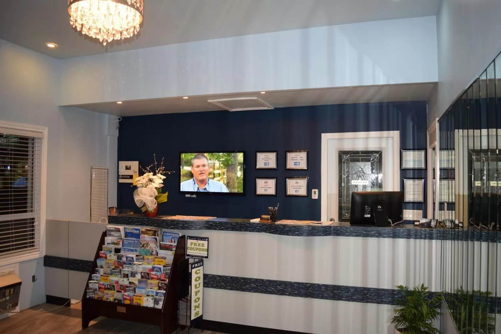 Facade/entrance in Villager Lodge Niagara Falls