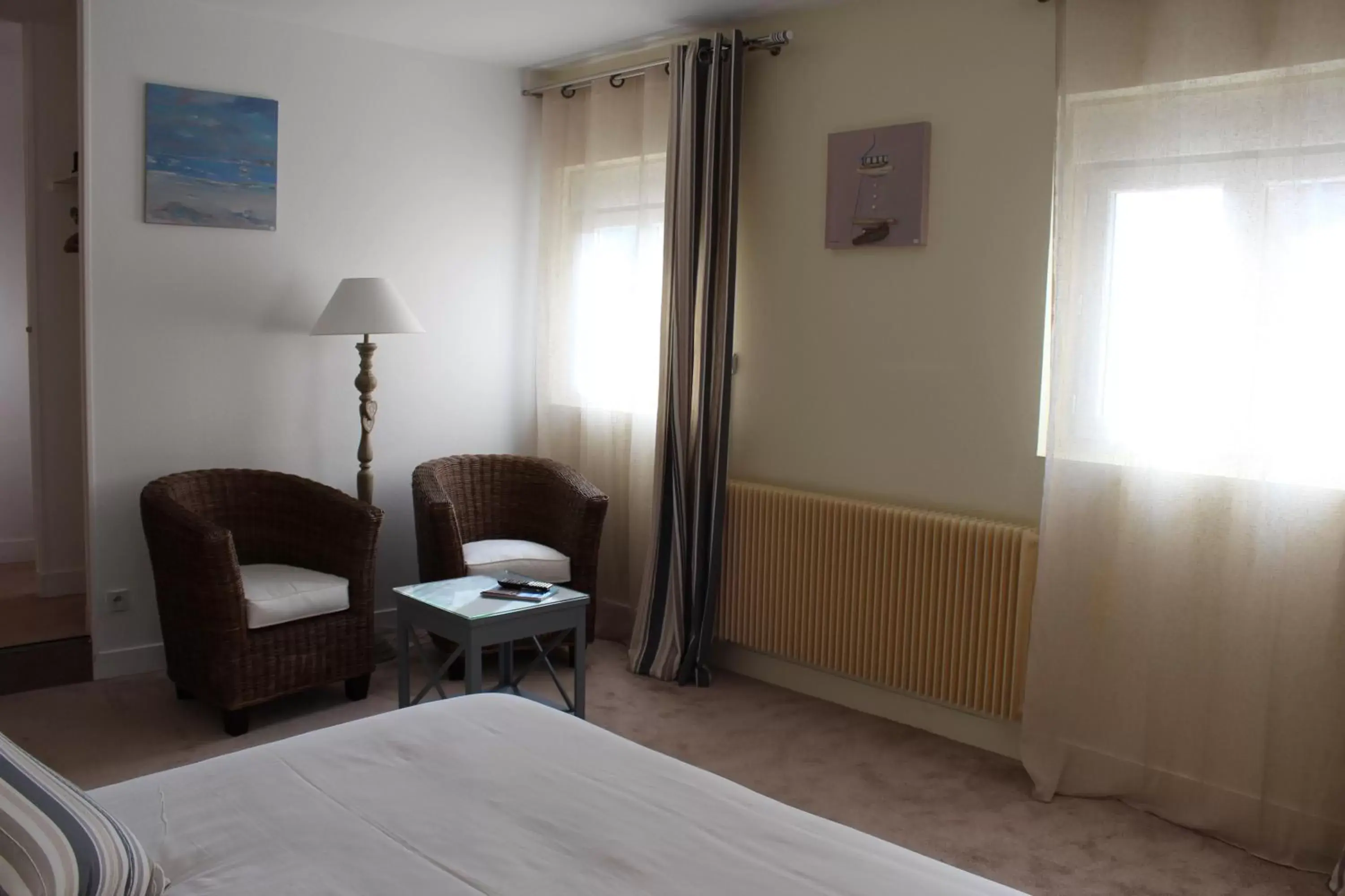 Bedroom, Seating Area in Hotel Des Falaises