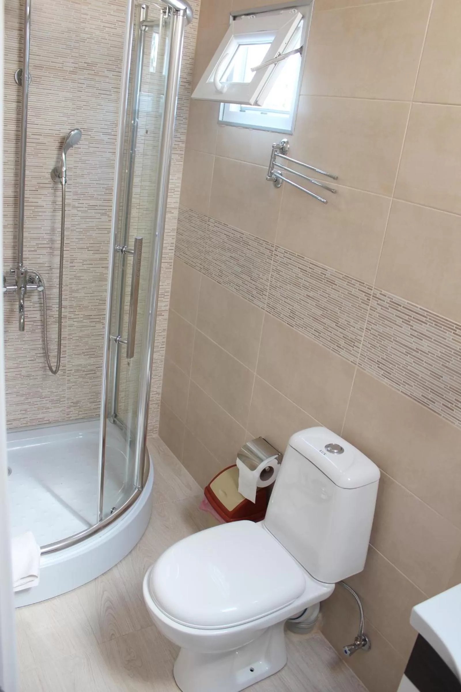 Shower in Hotel Elegant Garden