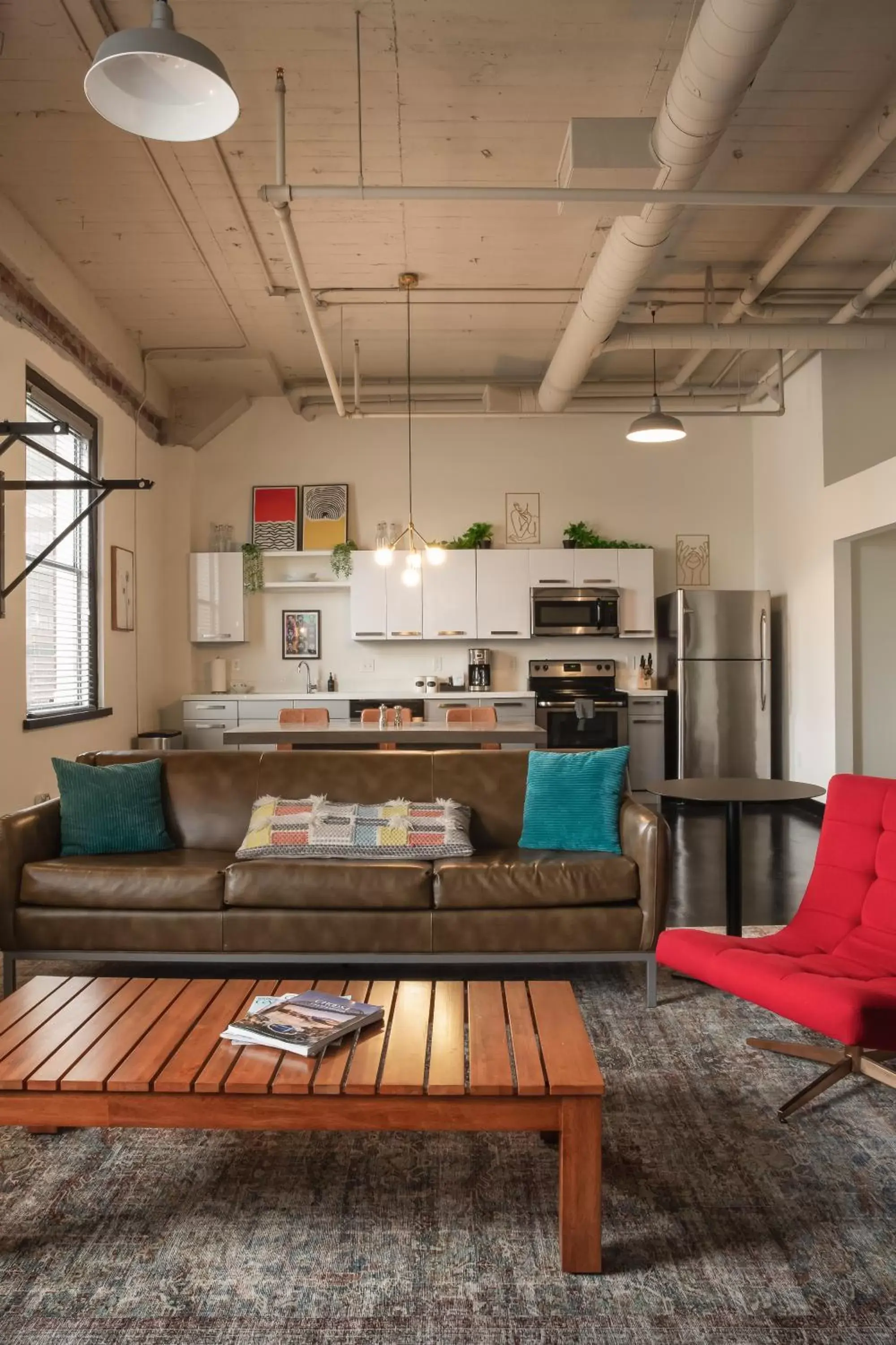 Living room, Kitchen/Kitchenette in Hotel Clemons, formerly Bode Chattanooga