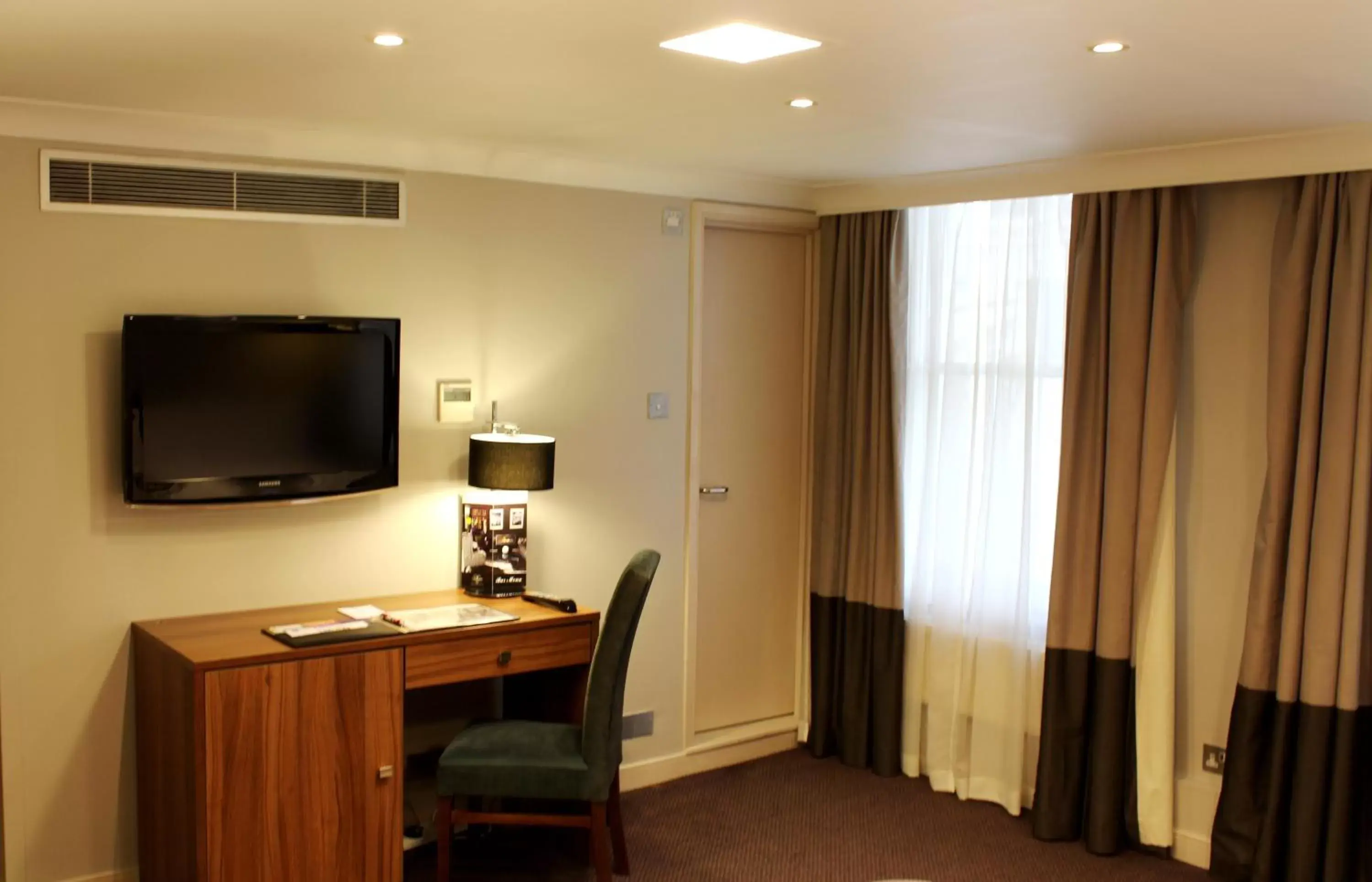 TV and multimedia, TV/Entertainment Center in Best Western Mornington Hotel Hyde Park