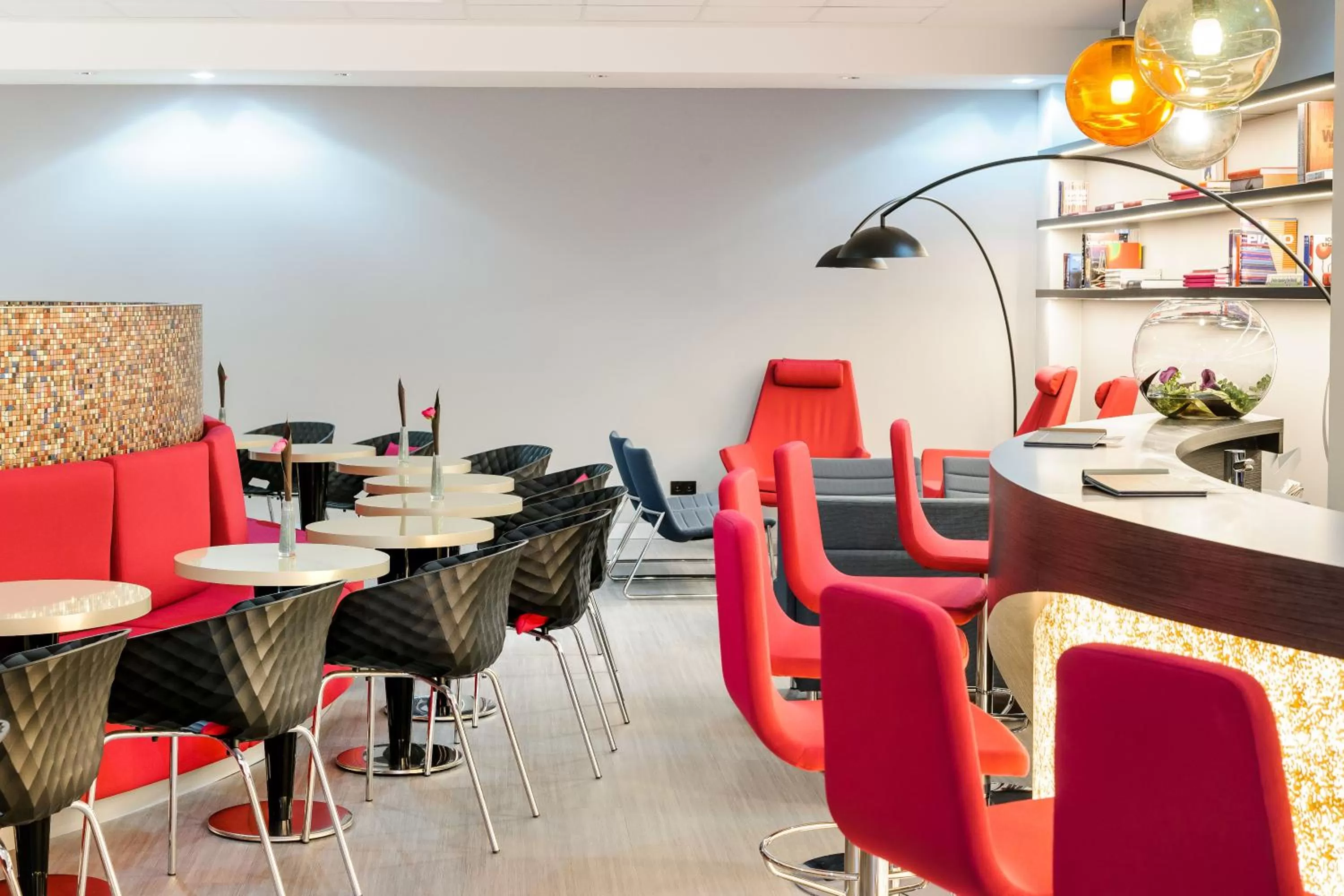 Lounge or bar in Mercure Hotel Düsseldorf Zentrum