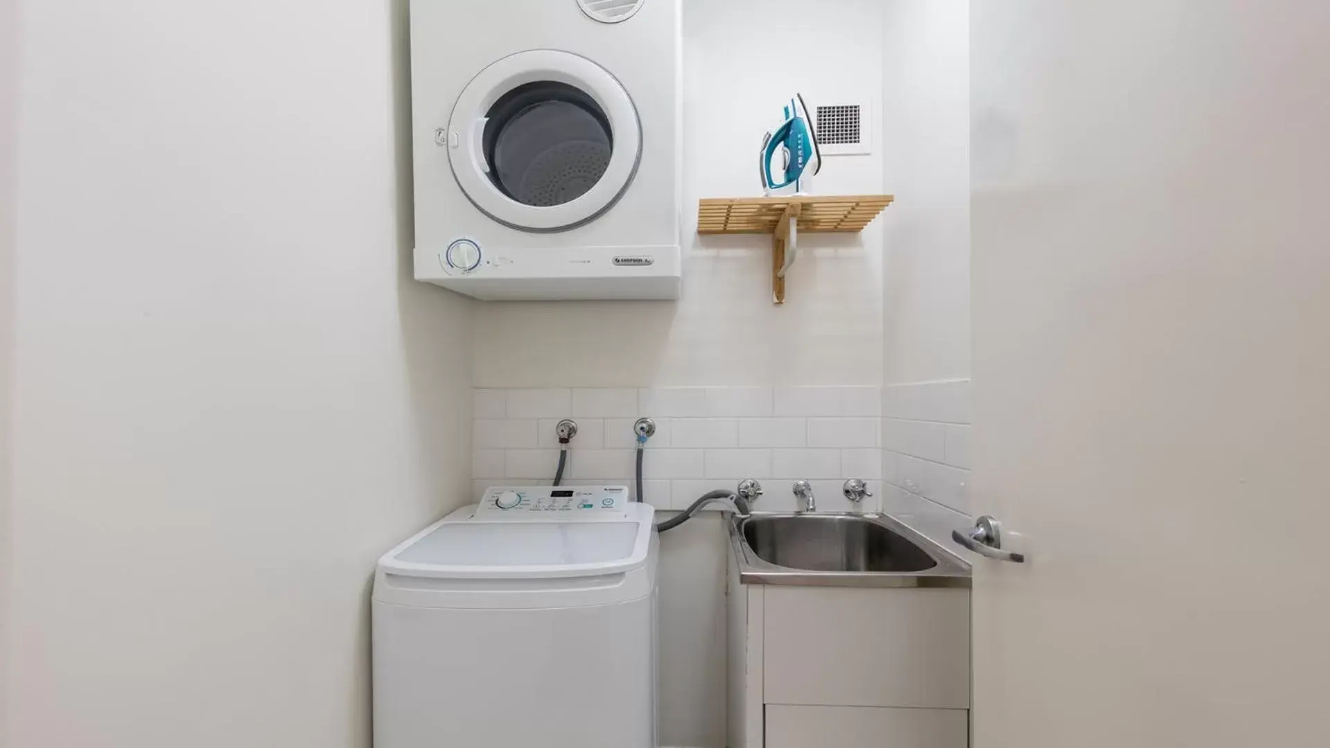 Area and facilities, Bathroom in Oaks Sydney Goldsbrough Suites