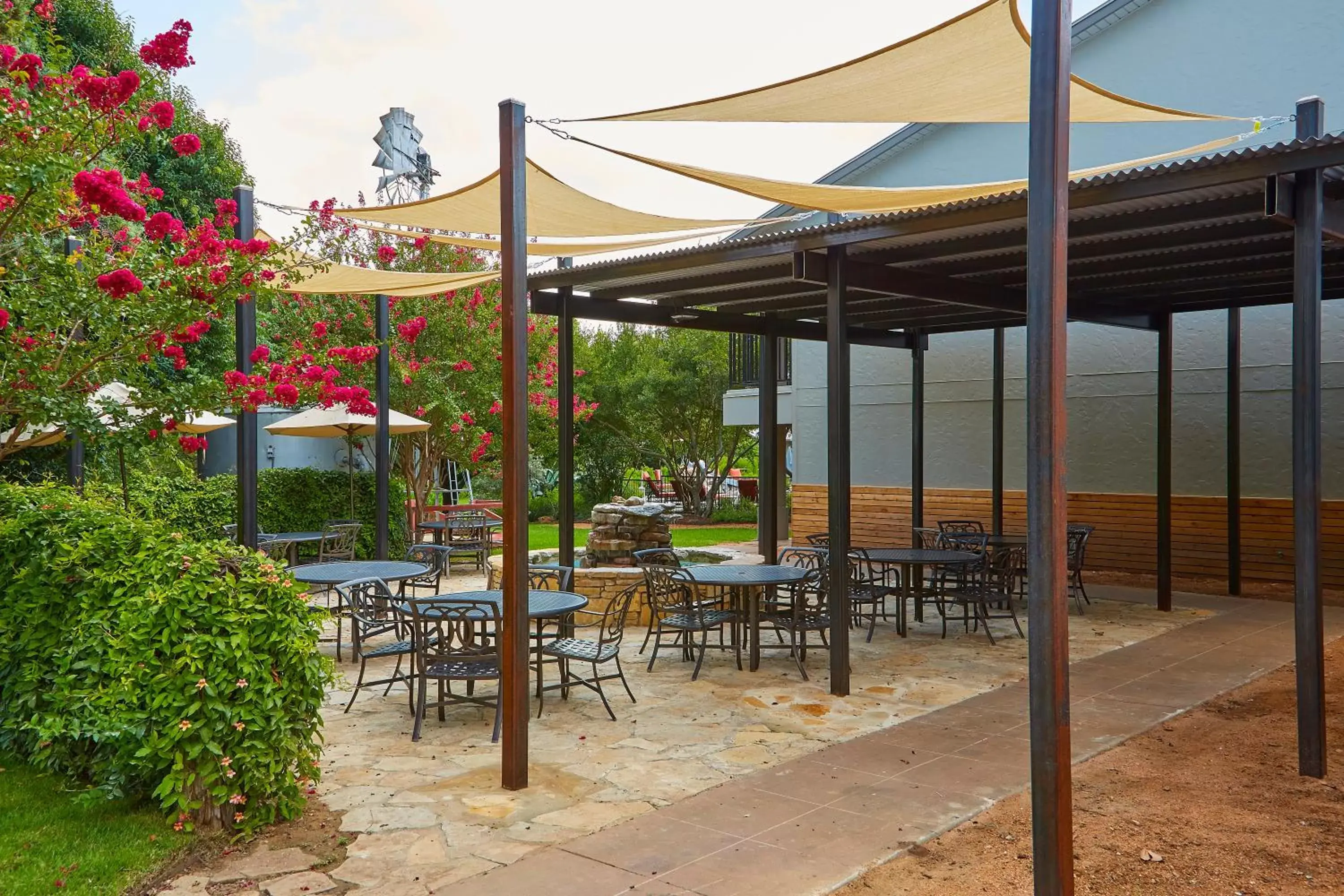 Patio, Restaurant/Places to Eat in Fredericksburg Inn and Suites