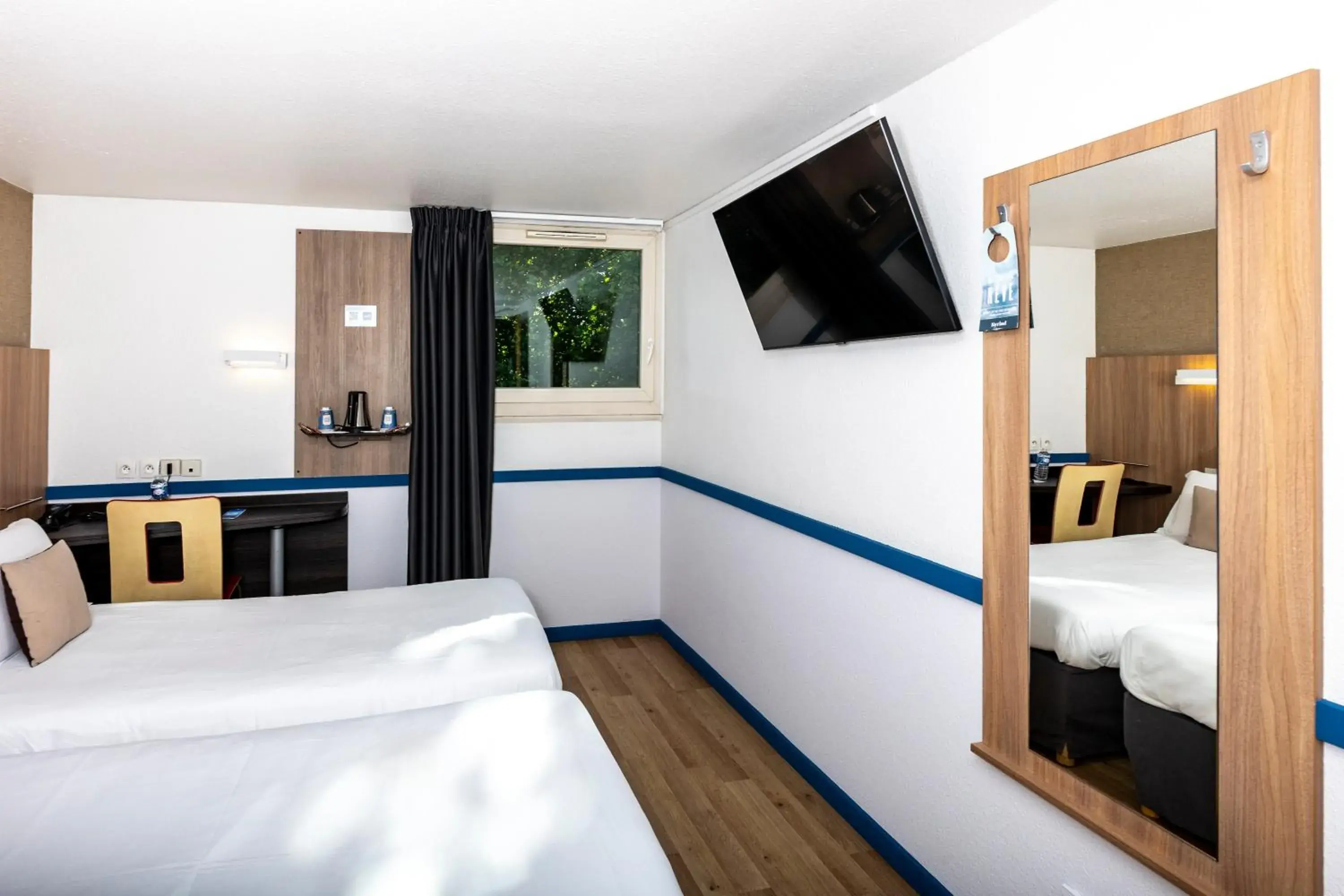 Bedroom, Bed in Kyriad Paris Ouest - Colombes