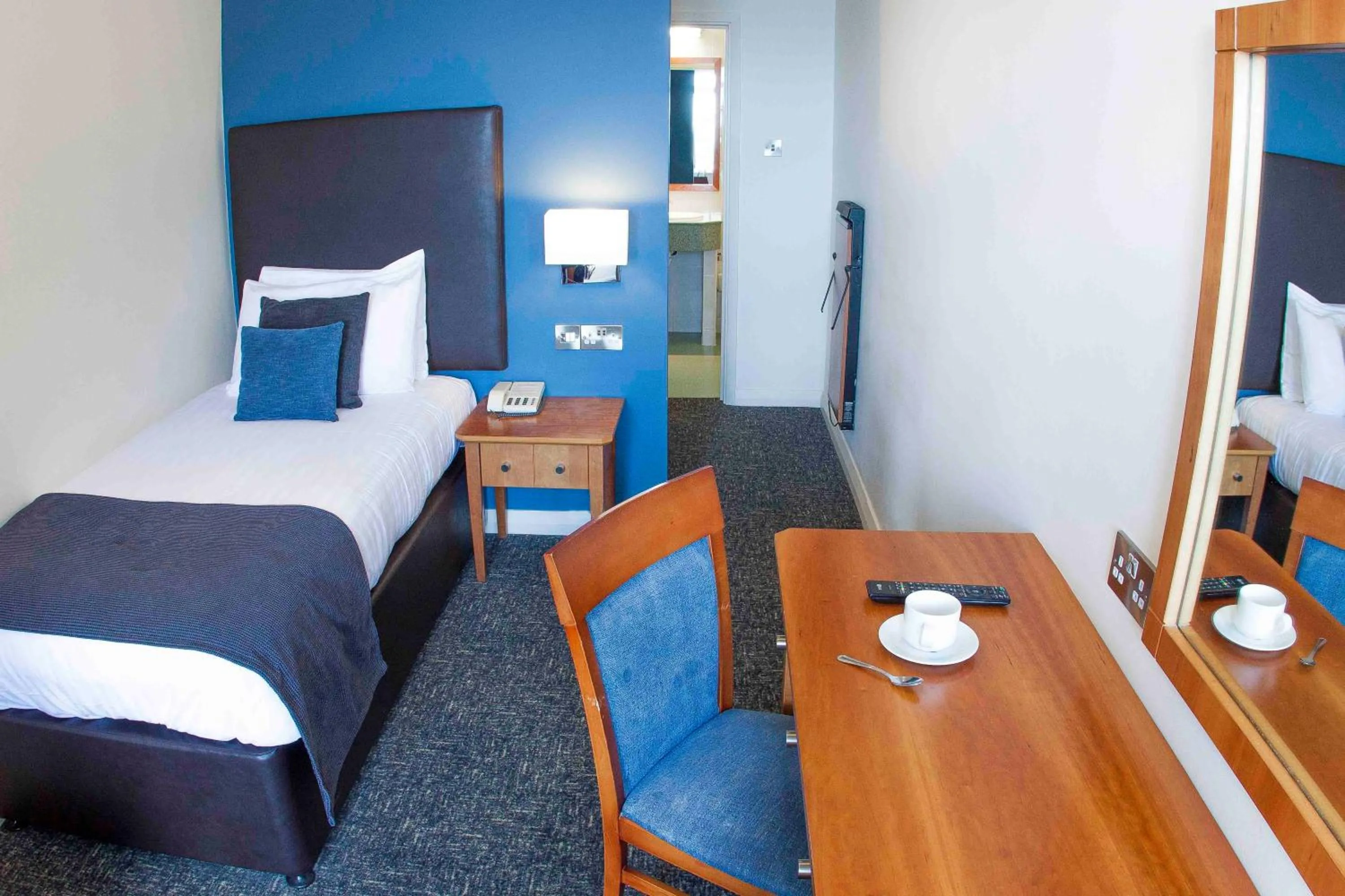 Photo of the whole room, Bed in Sandbanks Hotel