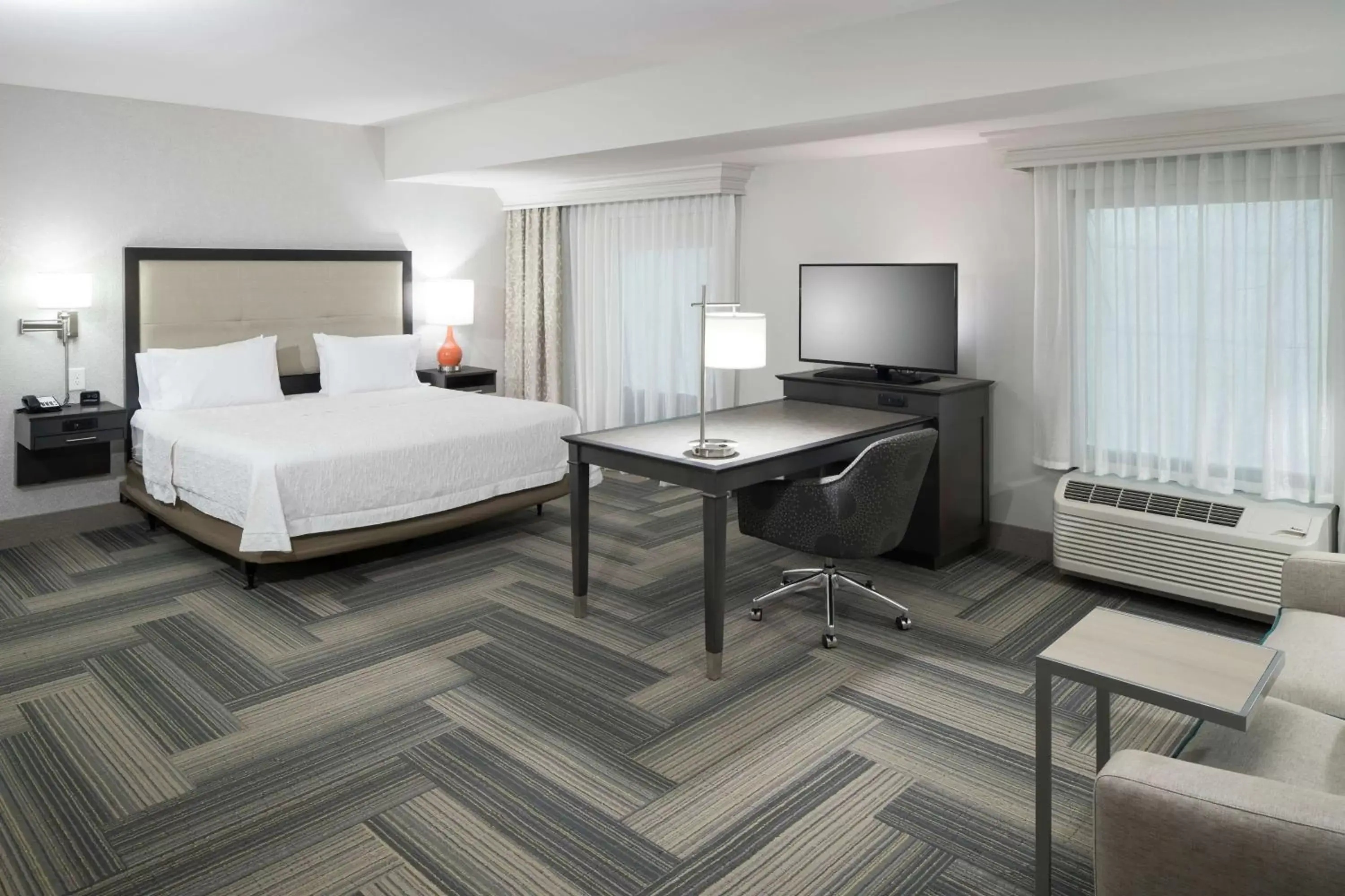 Bedroom in Hampton Inn & Suites by Hilton Atlanta Perimeter Dunwoody