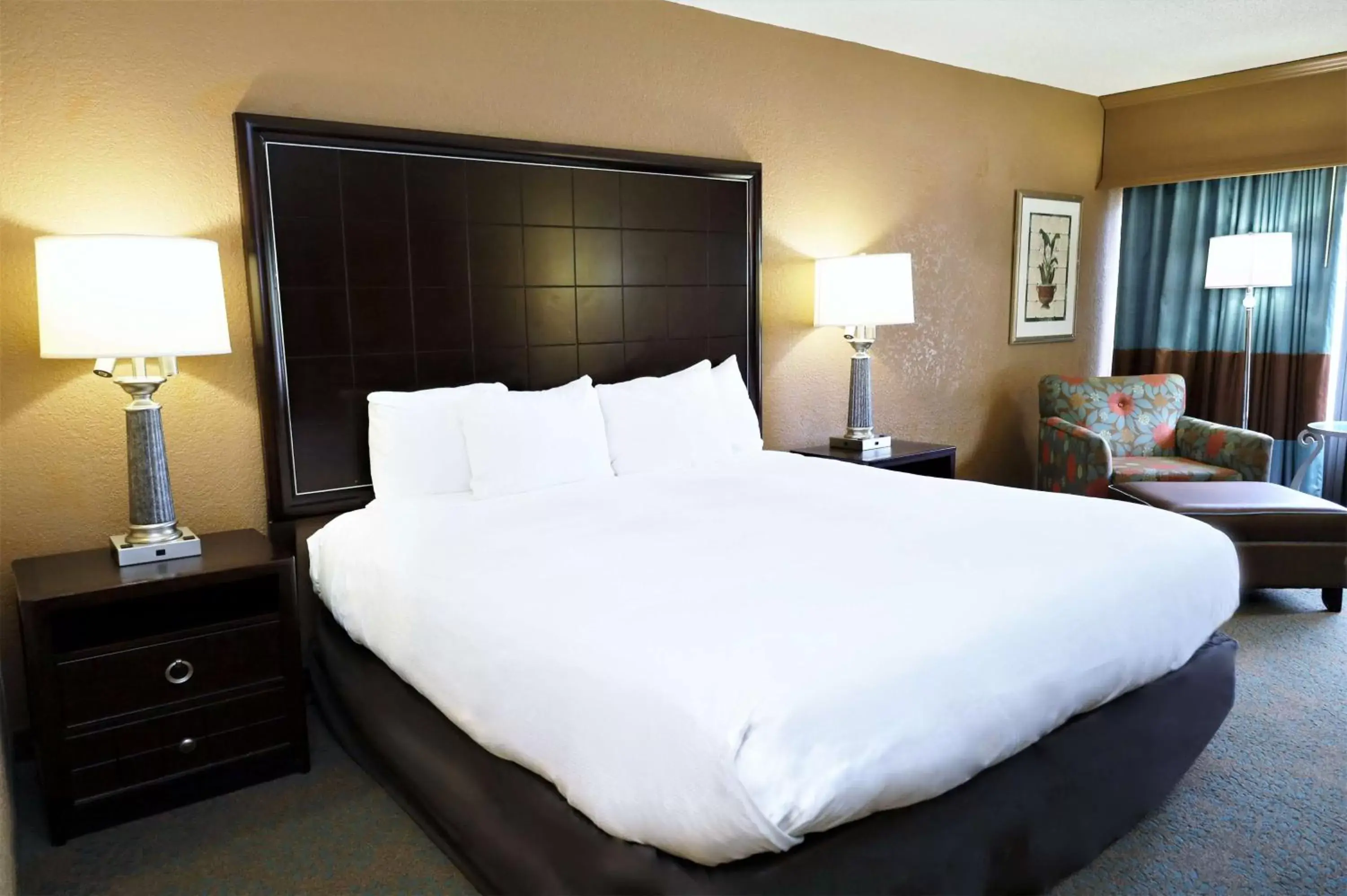Bed in DoubleTree by Hilton Columbus