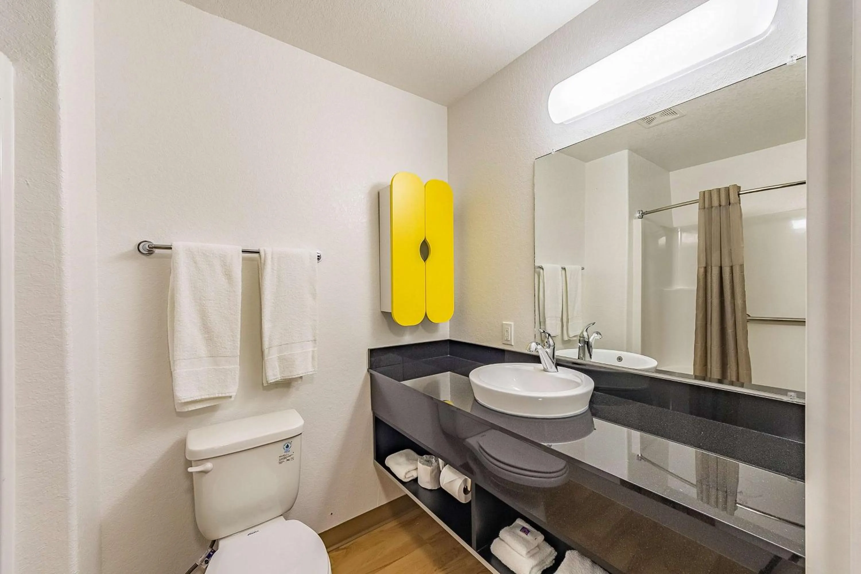 Toilet in Studio 6 New Braunfels, Tx