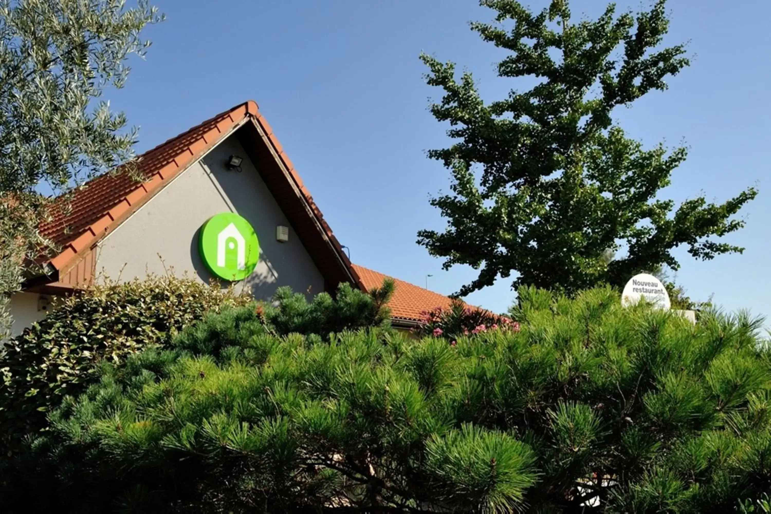 Facade/entrance in Campanile Toulouse Sesquieres Facade/entrance in Campanile Toulouse Sesquieres
