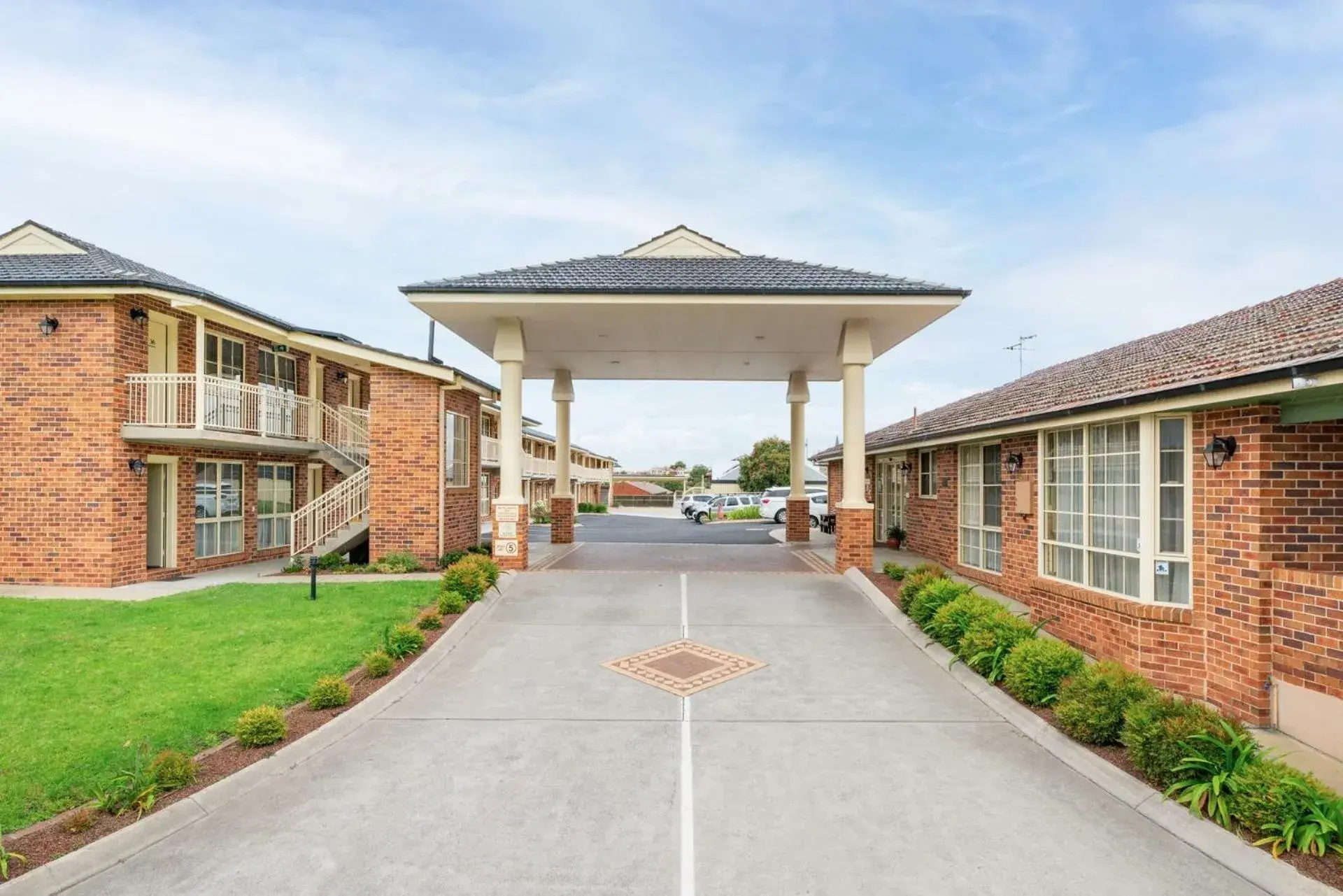 Property building in Heritage Inn Bathurst Property building in Heritage Inn Bathurst