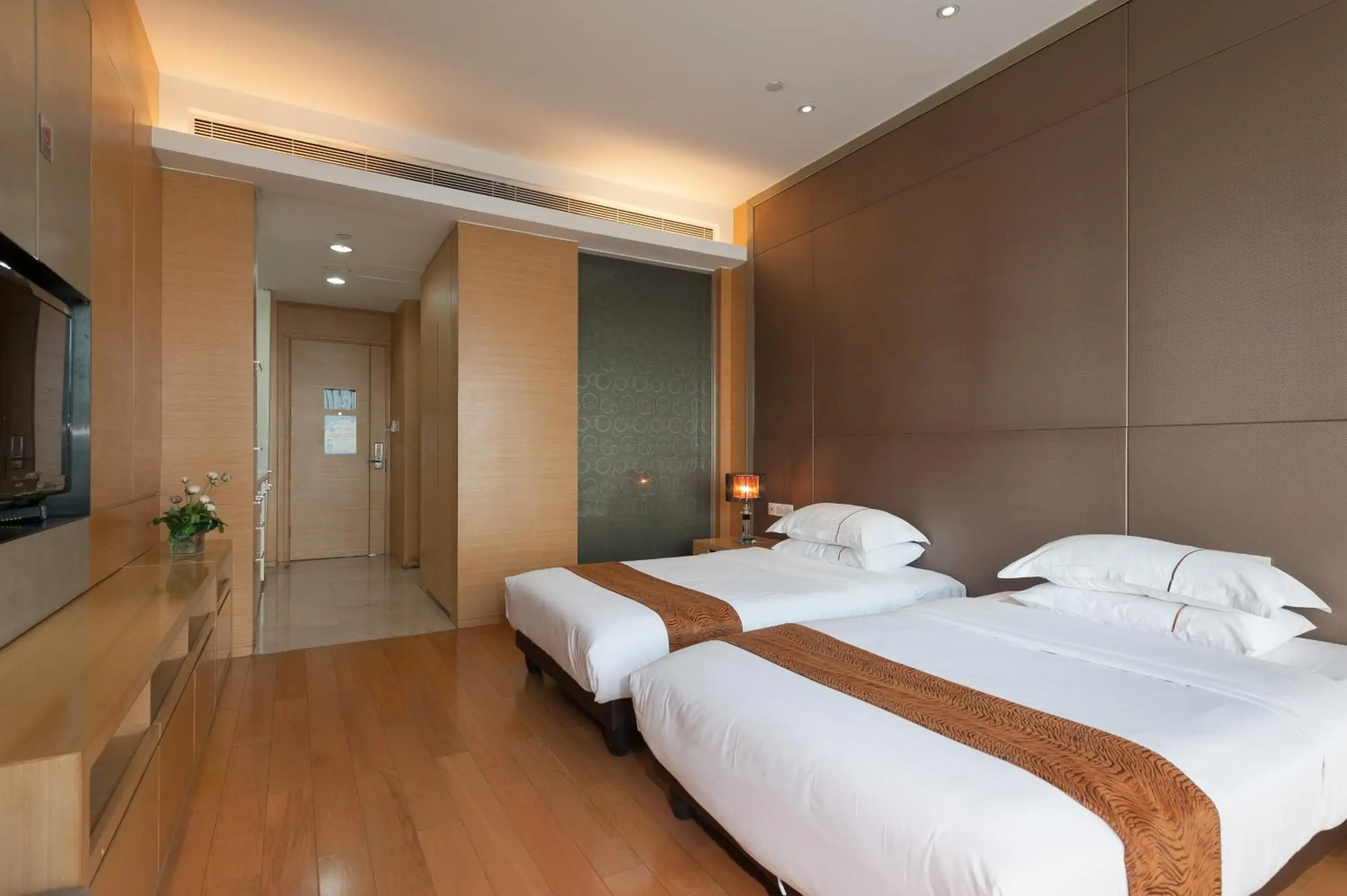 Bed in Yicheng Pazhou Poly World Trade Centre Apartment