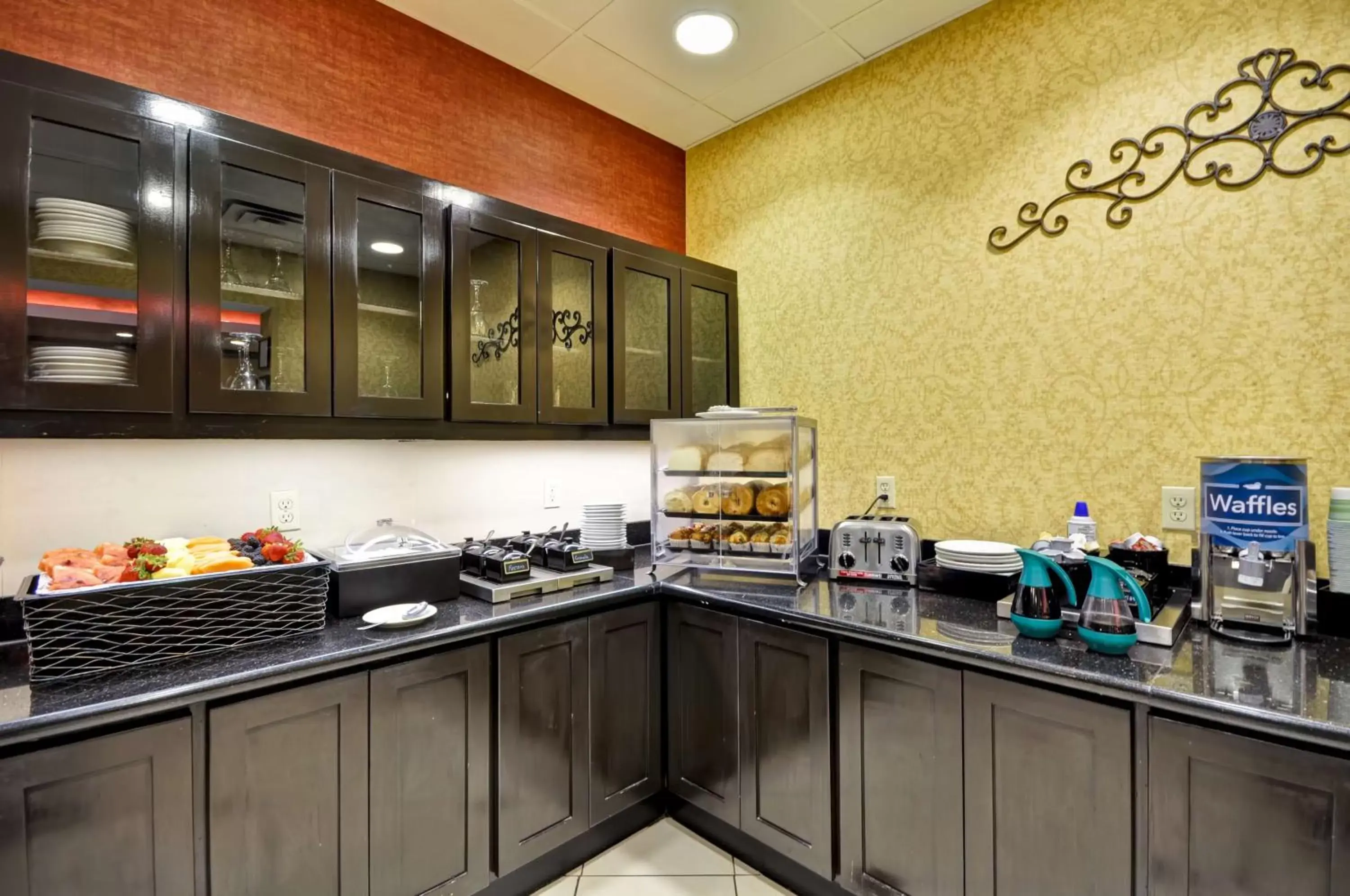 Restaurant/places to eat, Kitchen/Kitchenette in Homewood Suites by Hilton Tulsa-South