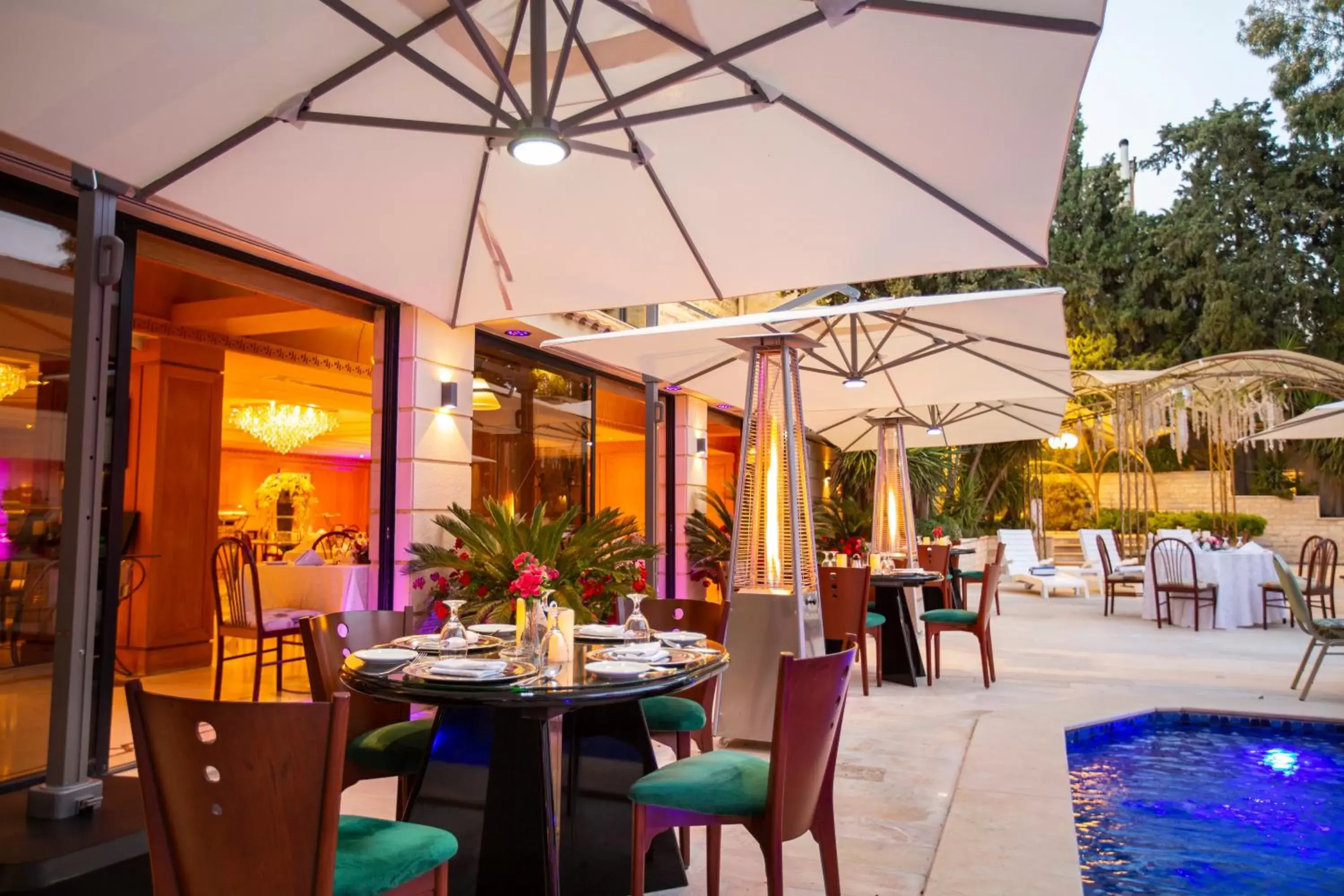 Patio, Restaurant/Places to Eat in Amman International Hotel