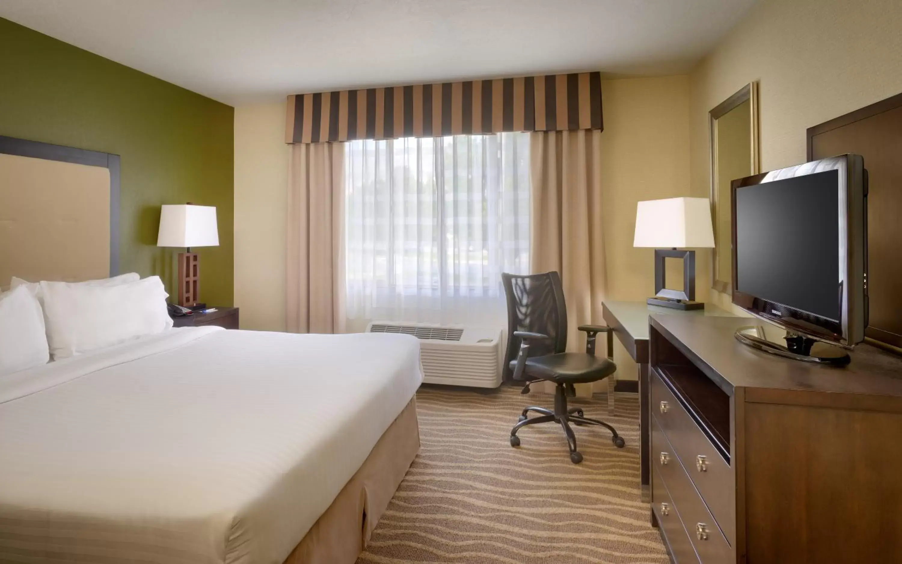 Bedroom, TV/Entertainment Center in Holiday Inn Express & Suites American Fork - North Provo, an IHG Hotel